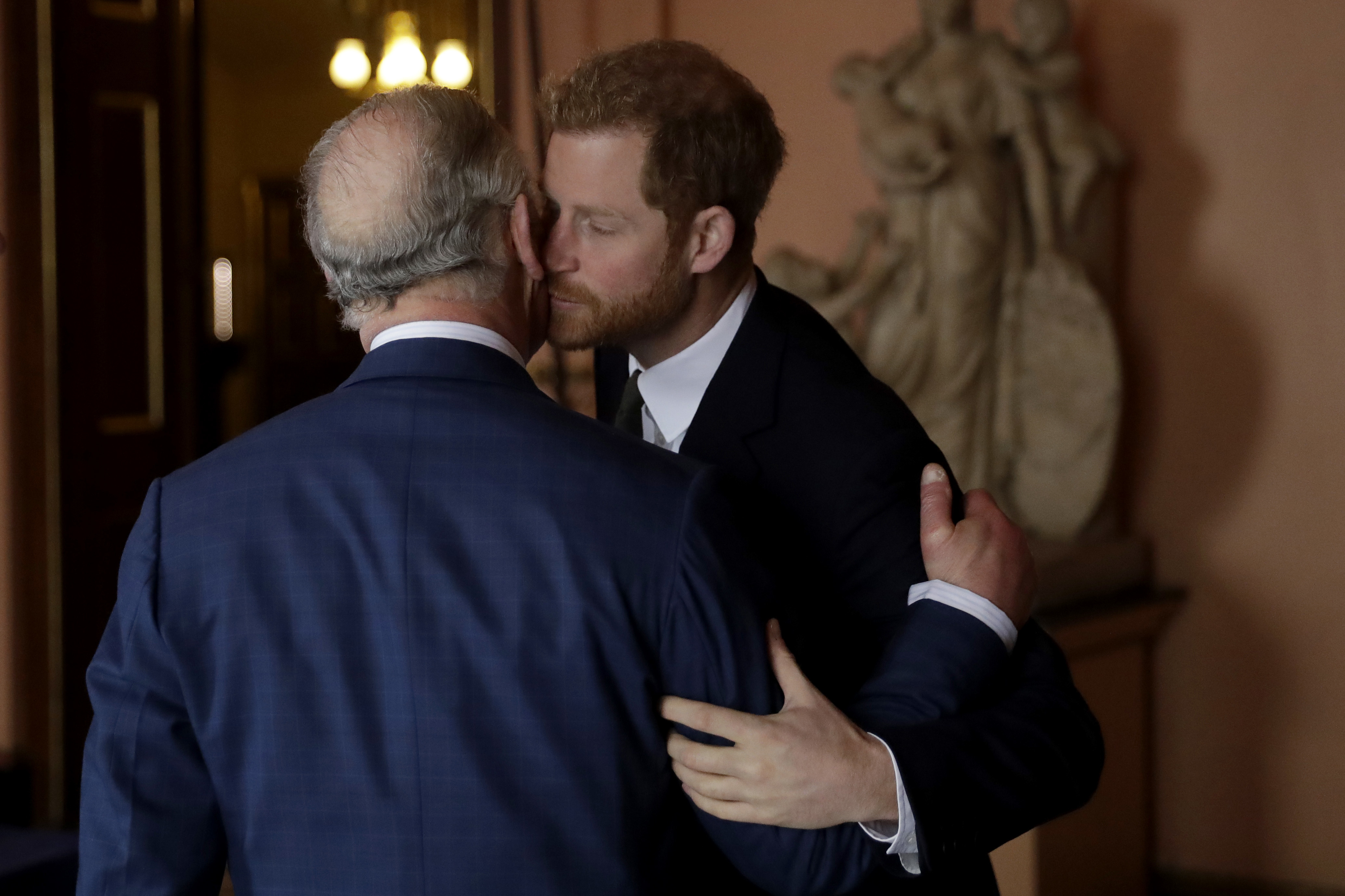 König Charles III. und Prinz Harry bei der Veranstaltung zum "Internationalen Jahr des Riffs" 2018 in London, England am 14. Februar 2018 | Quelle: Getty Images