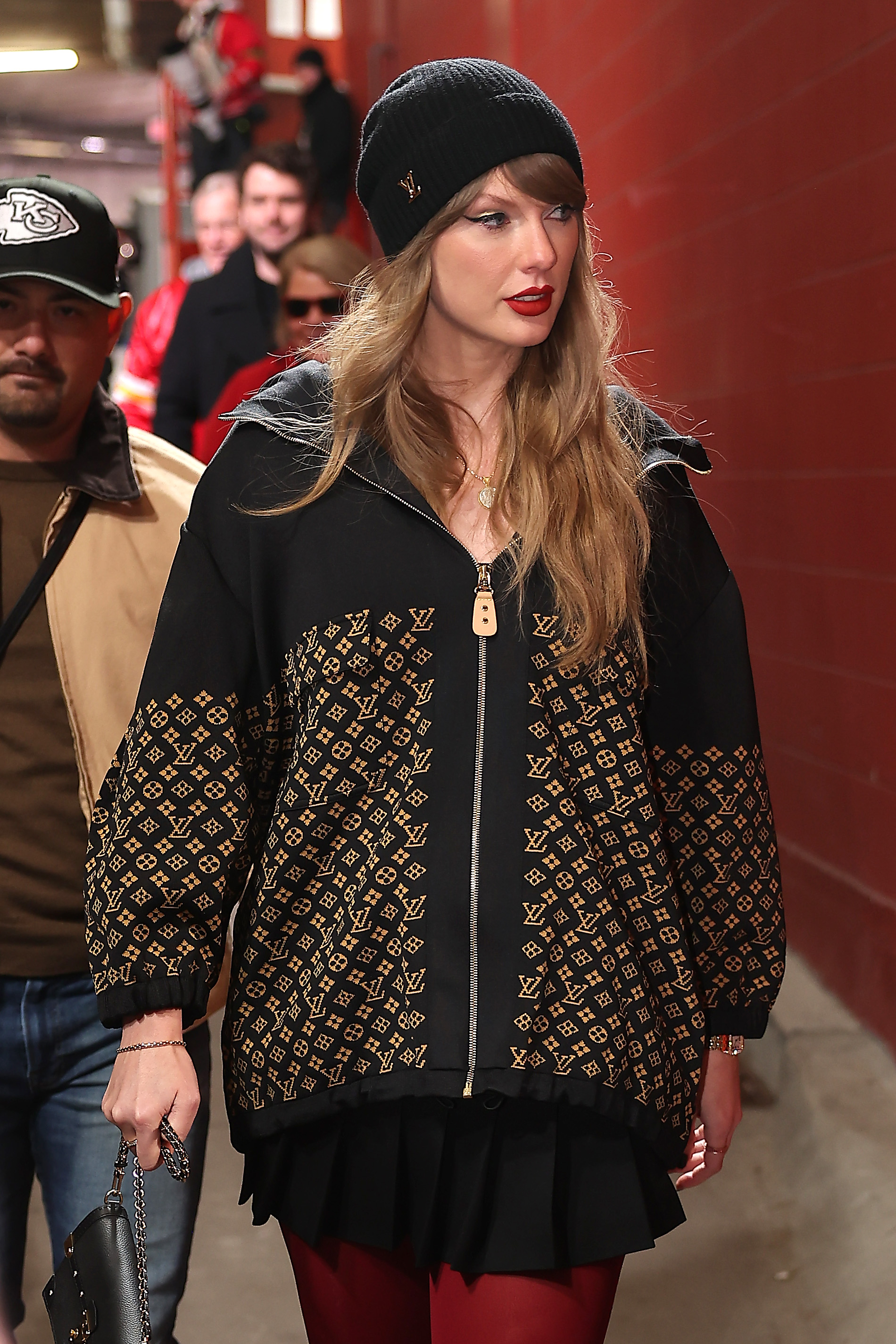 Taylor Swift im Arrowhead Stadium, um das Team ihres Freundes Travis Kelce beim AFC Championship Game zu unterstützen | Quelle: Getty Images