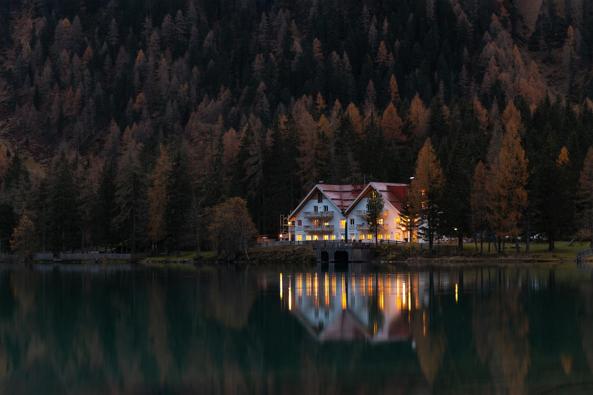 Ein Haus am See | Quelle: Pexels