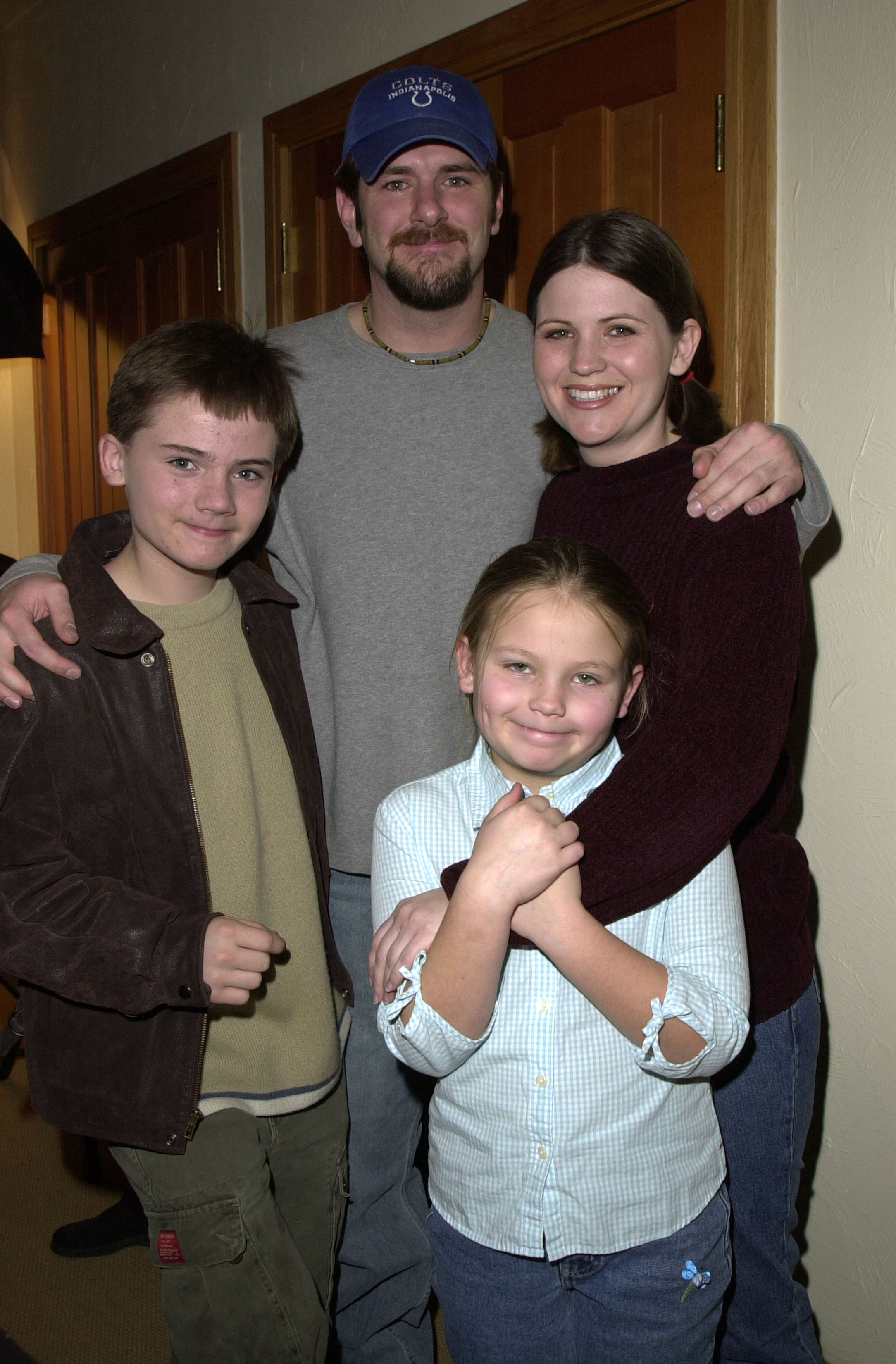 Jake Lloyd, Josh Broadbent, Madison Lloyd und Lisa Lloyd während Sundance 2001 in Park City, Utah, Vereinigte Staaten. | Quelle: Getty Images