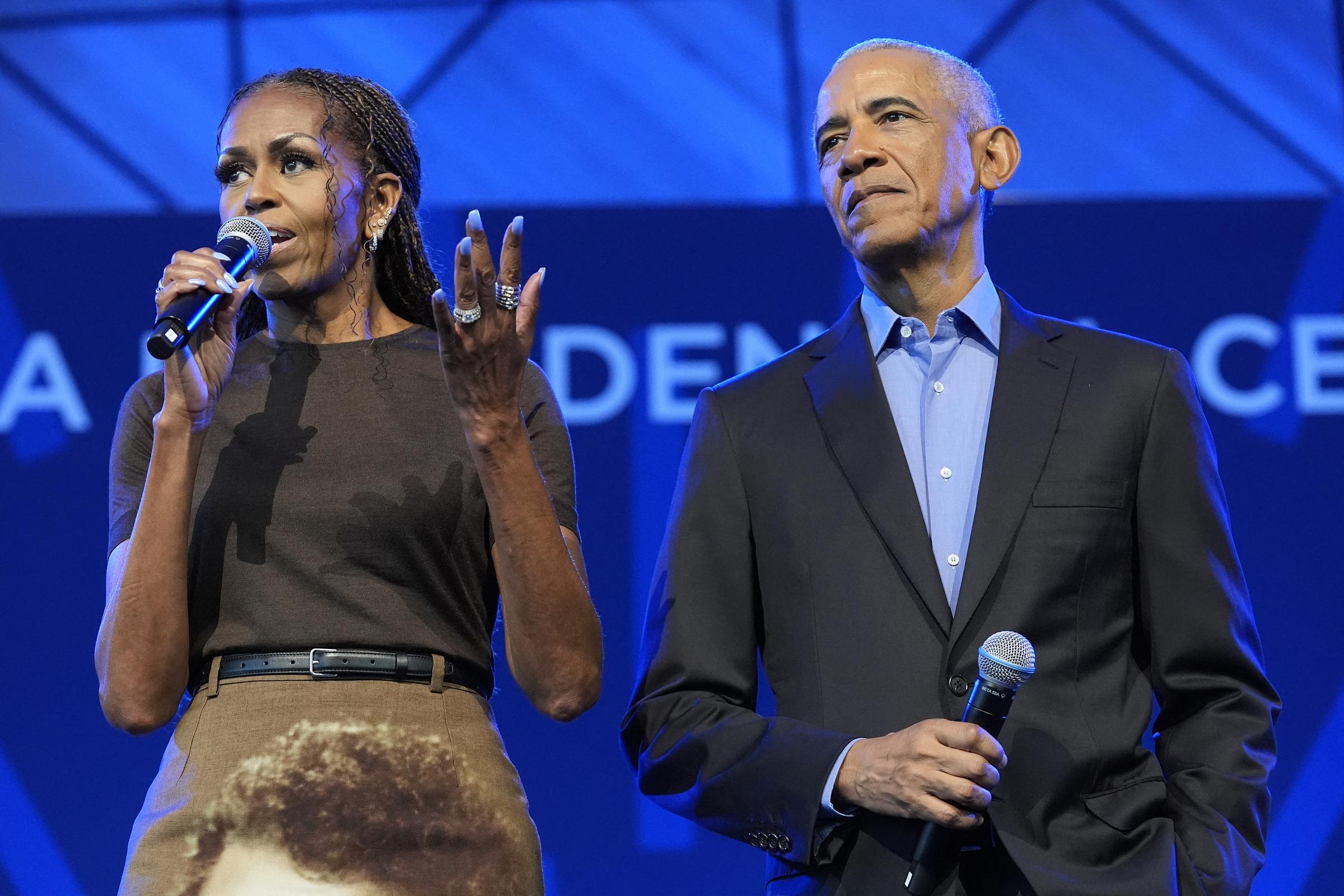 Bei der Veranstaltung wurden die Menschen gewürdigt, die dazu beigetragen haben, das Obama Presidential Center ins Leben zu rufen. Doch Michelles modischer Tribut wurde ganz nebenbei zu einem der meistdiskutierten Momente des Abends. | Quelle: Getty Images