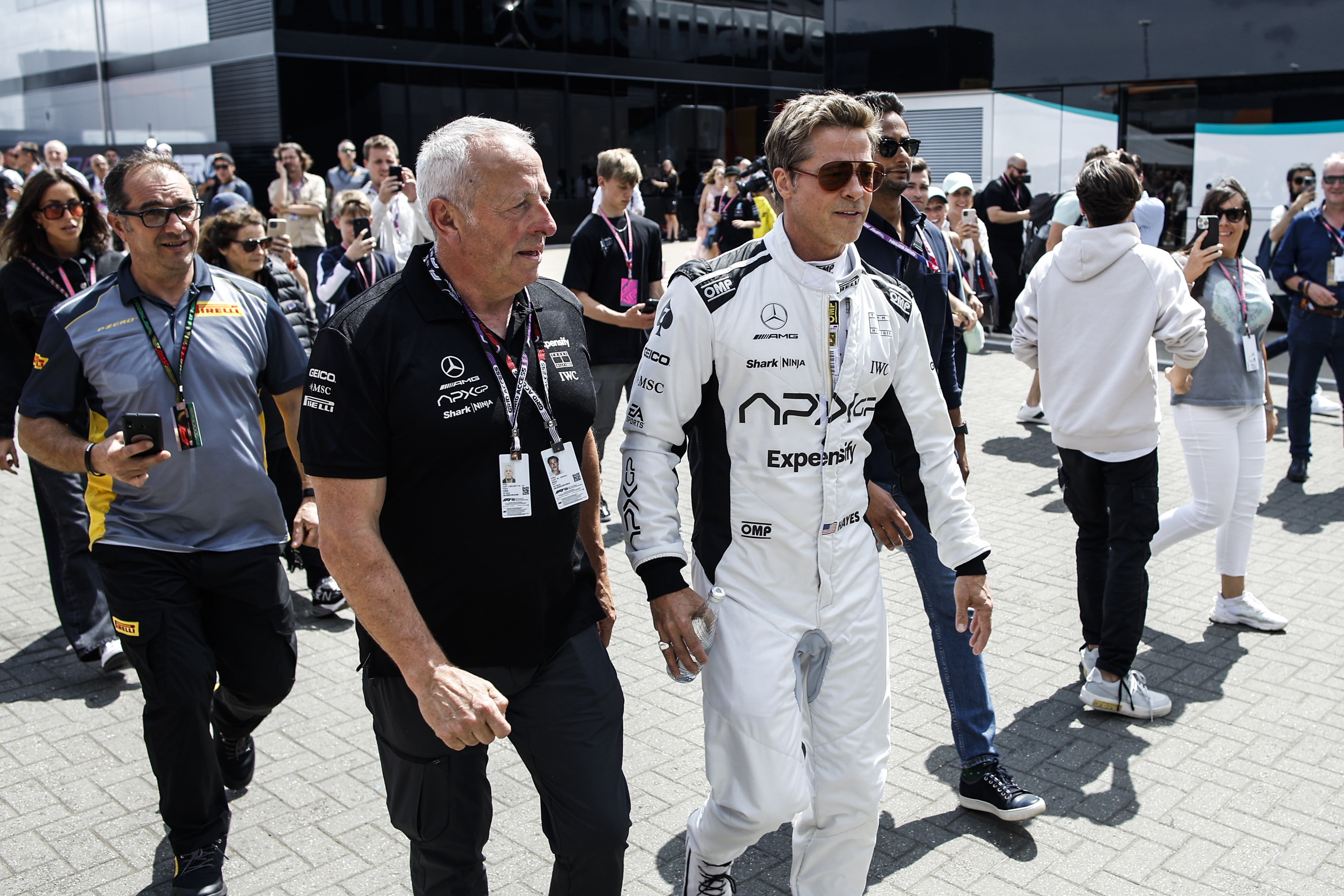 Brad Pitt beim F1 Aramco British Grand Prix in Silverstone, England am 9. Juli 2023 | Quelle: Getty Images