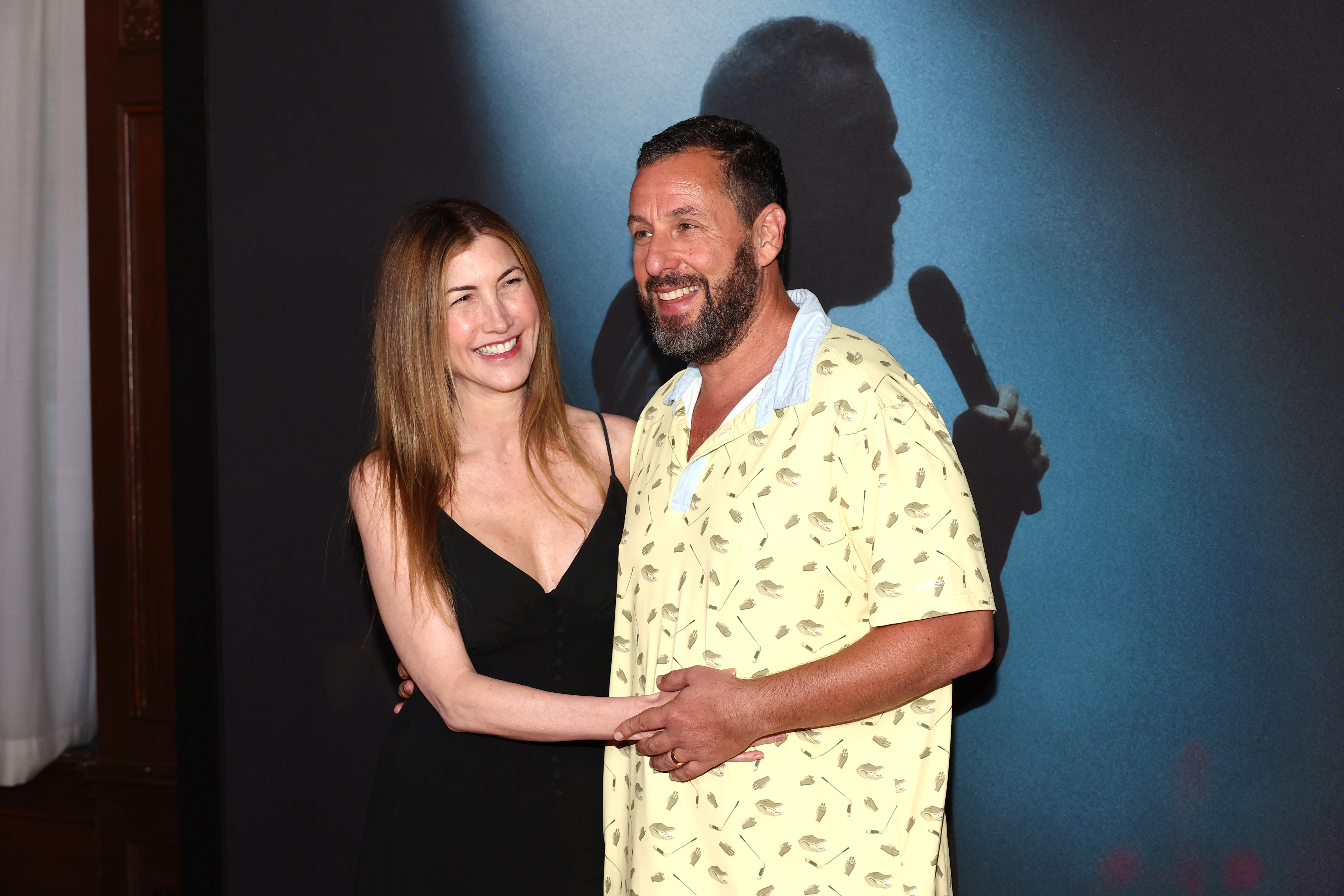 Jackie und Adam Sandler bei der "Adam Sandler: Love You" in New York City am 20. August 2024 | Quelle: Getty Images