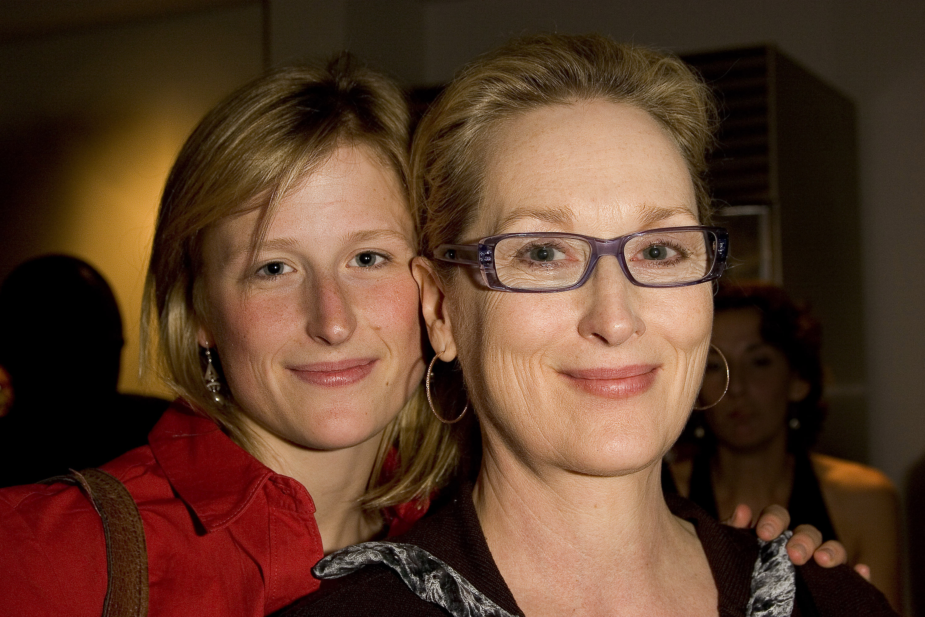 Mamie Gummer und Meryl Streep nehmen an der Veranstaltung On The Road to Equality-An Evening of Jazz and Readings to Benefit Equality Now am 15. Mai 2006 teil. | Quelle: Getty Images