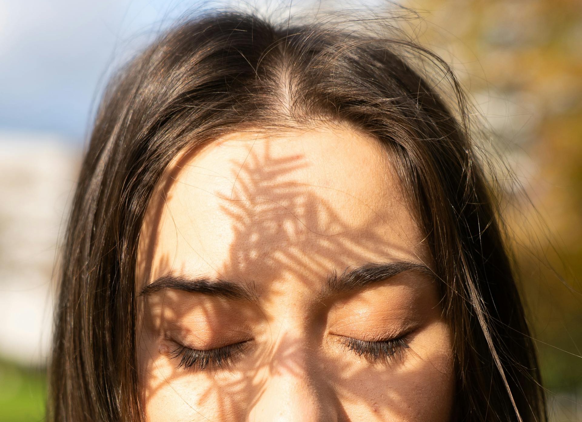 Eine Frau mit geschlossenen Augen | Quelle: Pexels