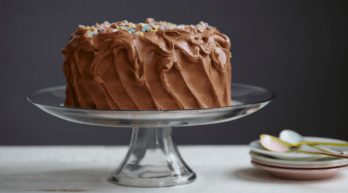 Edith hat einen Kuchen für Aiden gebacken. | Quelle: Unsplash