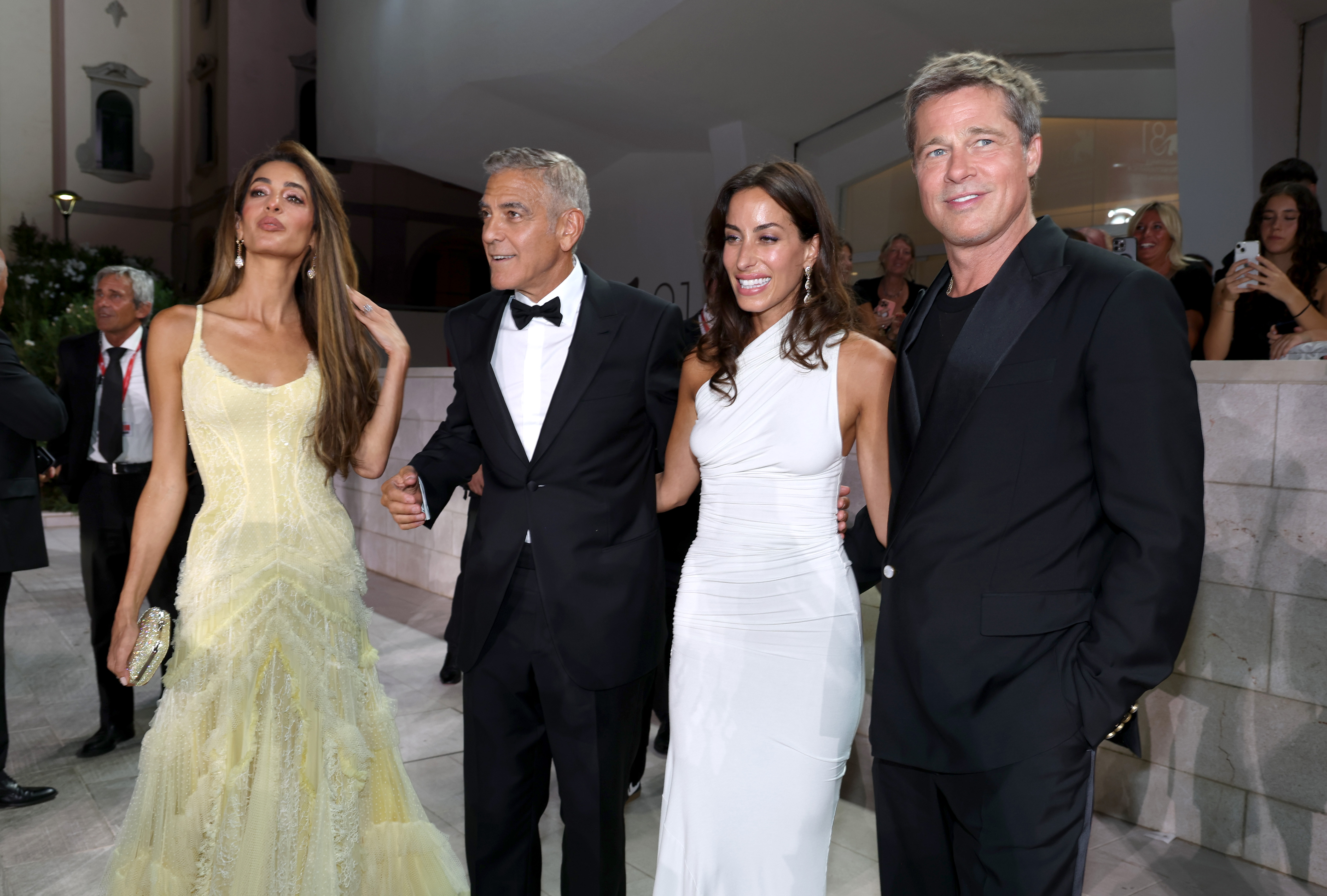 Amal Clooney, George Clooney, Ines de Ramon und Brad Pitt auf dem roten Teppich der 81. Internationalen Filmfestspiele von Venedig in Venedig, Italien, am 1. September 2024 | Quelle: Getty Images