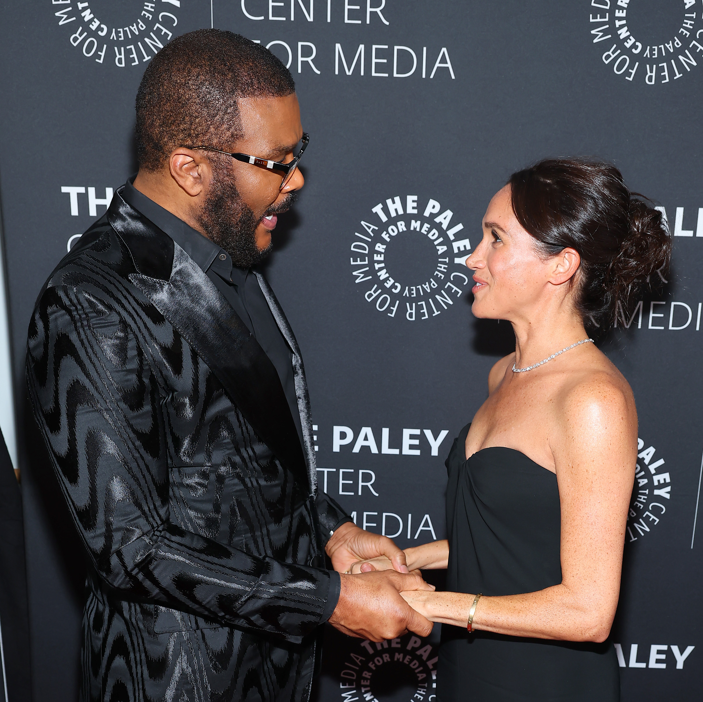 Meghan Markle und Tyler Perry bei der Paley Center for Media's Paley Honors Fall Gala Honoring Perry am 4. Dezember 2024 in Beverly Hills, Kalifornien | Quelle: Getty Images