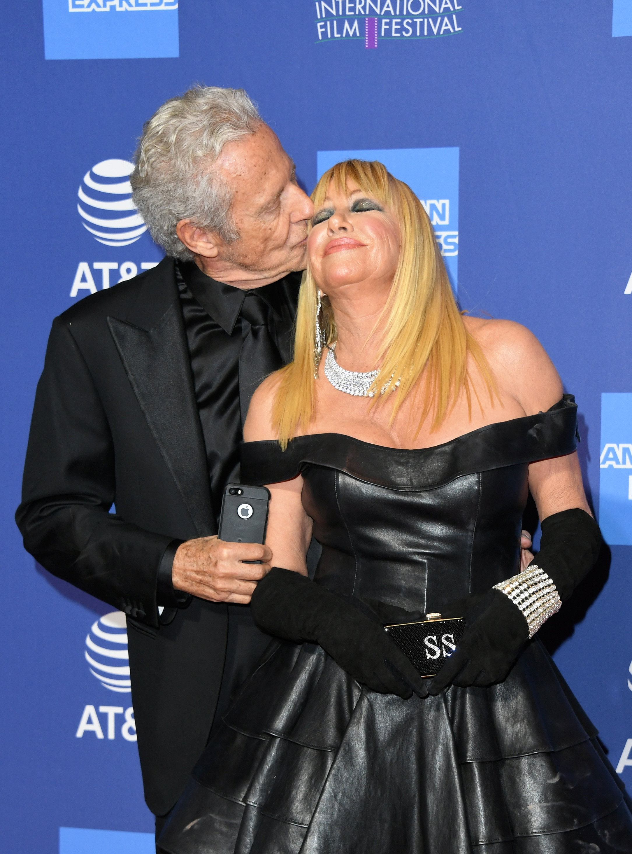 Alan Hamel und Suzanne Somers bei der Search the world's best editorial photos Editorial Images Images Creative Editorial Video Creative Editorial 30th Annual Palm Springs International Film Festival Film Awards Gala | Source: Getty Images