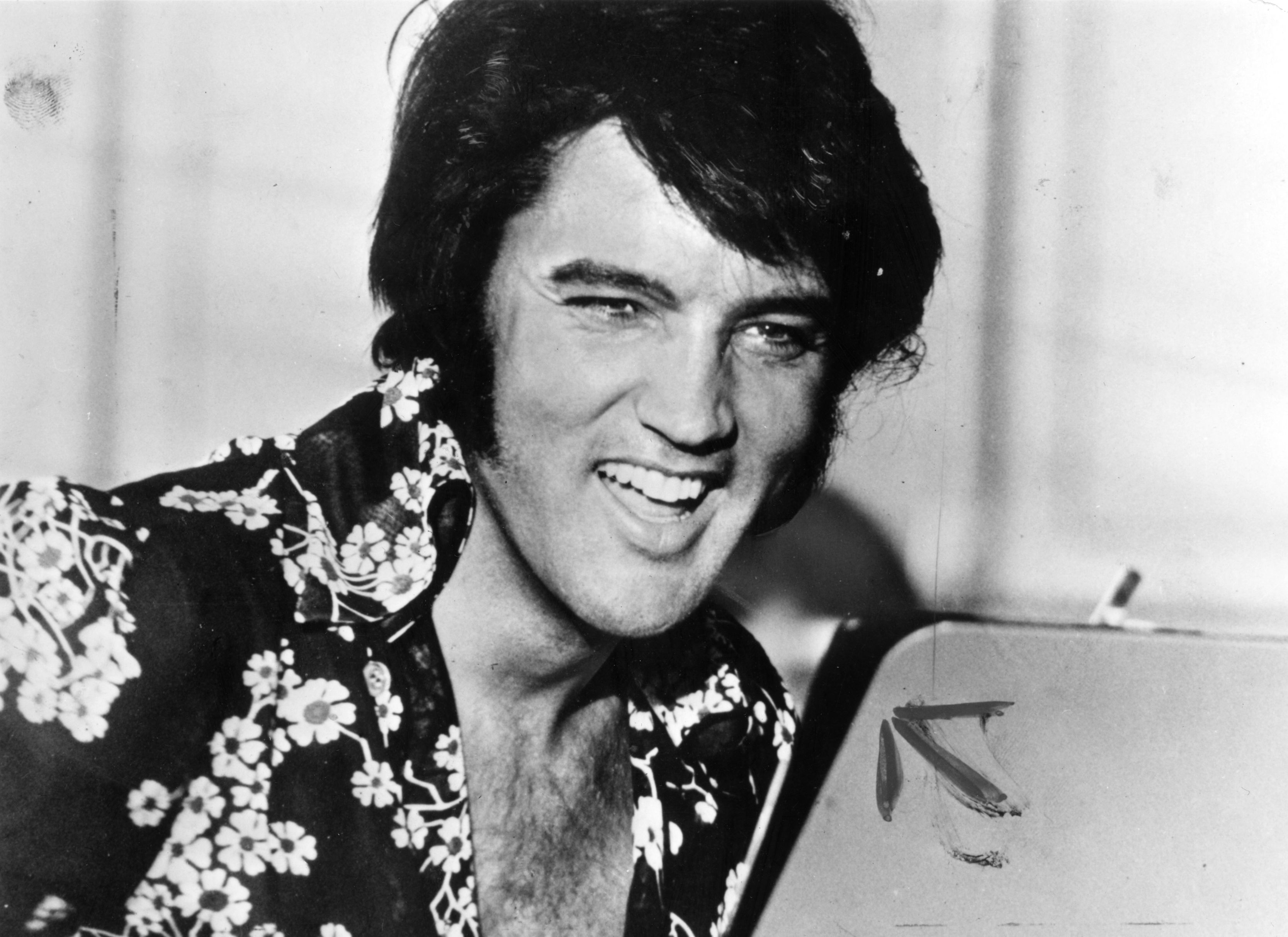 Elvis lacht im Jahr 1975. | Quelle: Getty Images