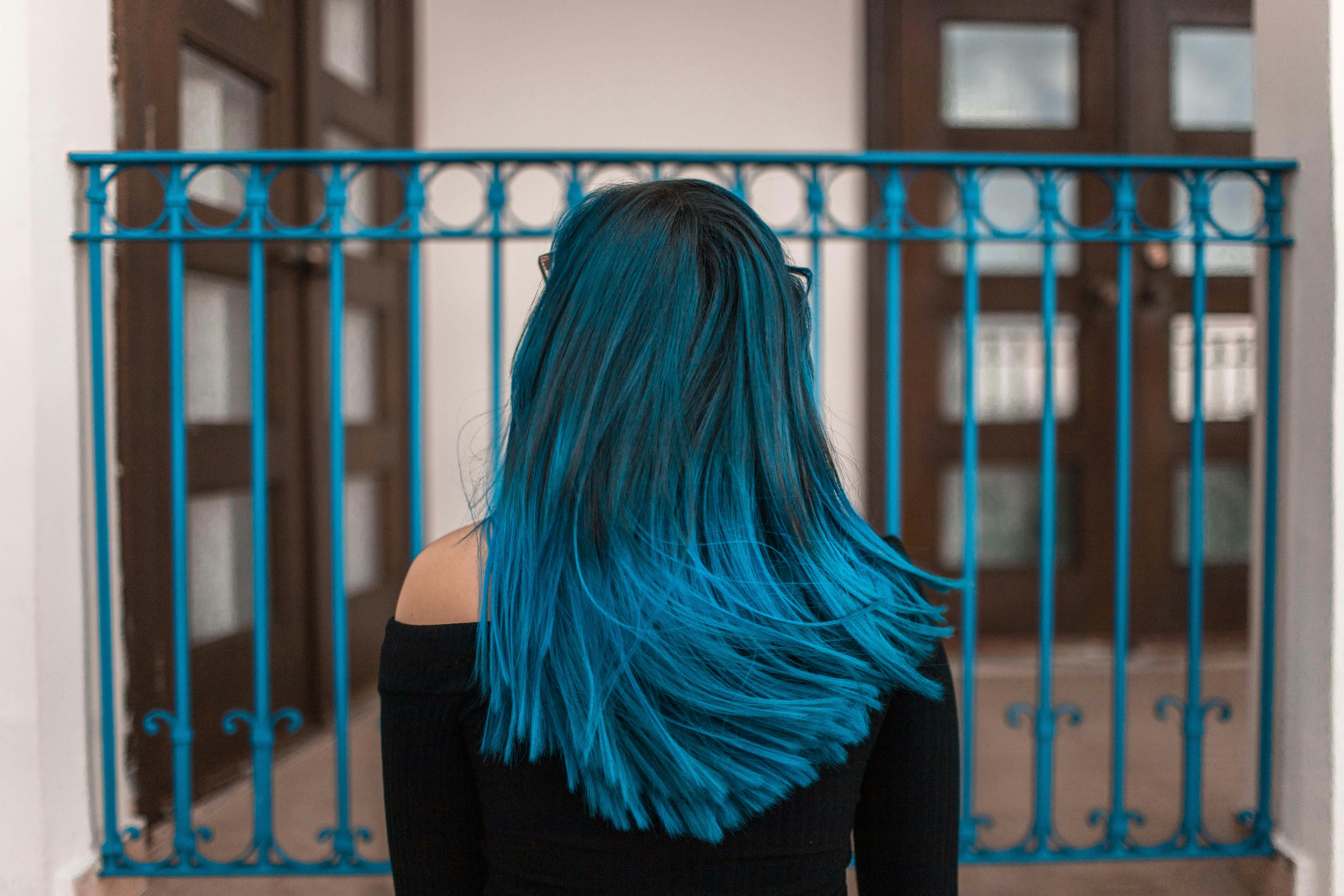 Eine Frau mit blauem Haar | Quelle: Pexels