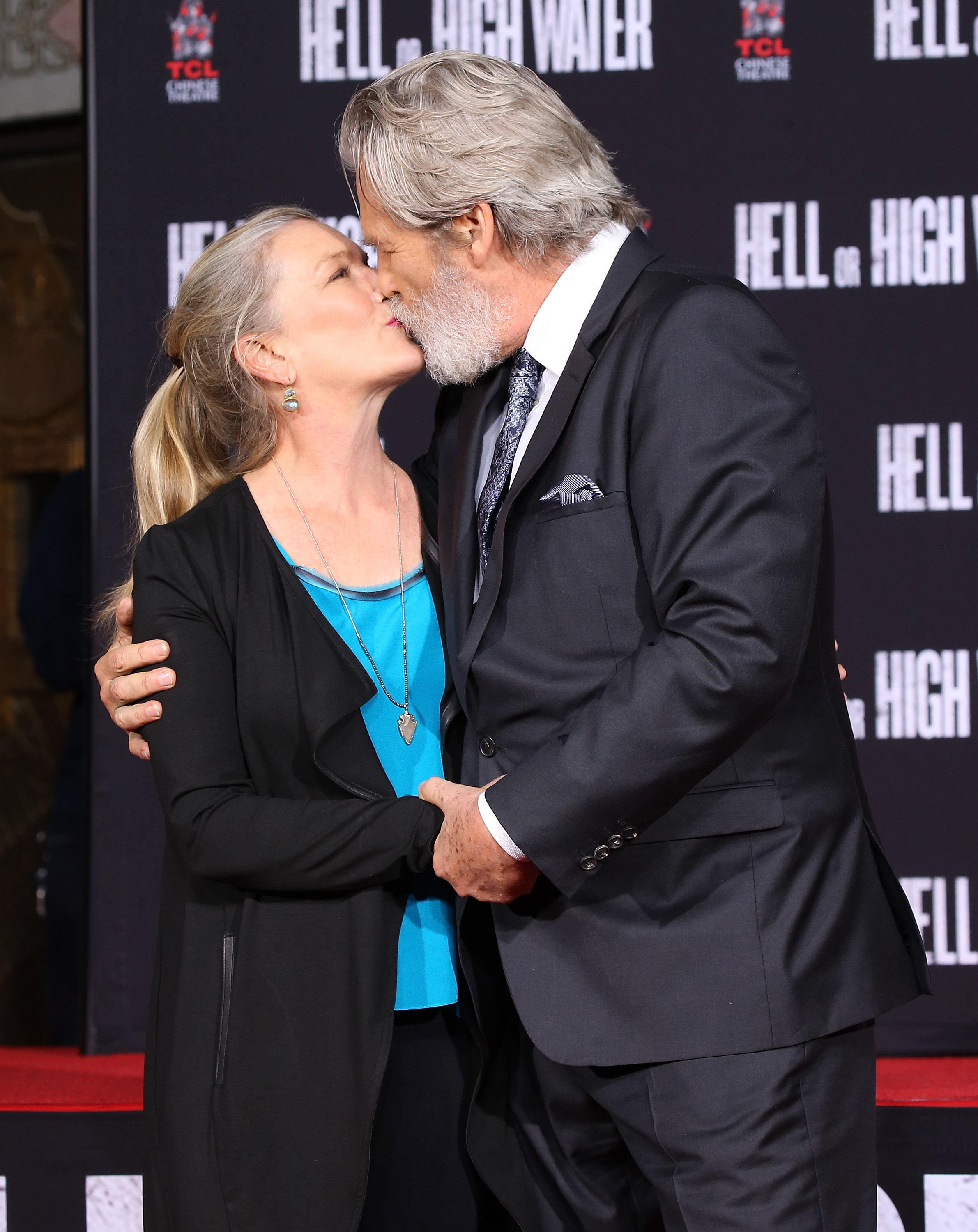 Susan und Jeff Bridges bei der Hand- und Fußabdruckzeremonie zu Ehren von Jeff am 6. Januar 2017 in Hollywood, Kalifornien | Quelle: Getty Images