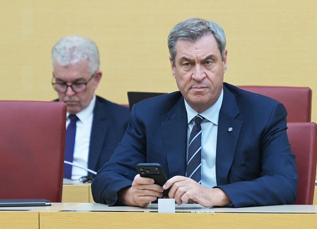 23. April 2026, Bayern, München: Markus Söder (CSU), Ministerpräsident von Bayern, sitzt im Bayerischen Landtag. | Quelle: Getty Images