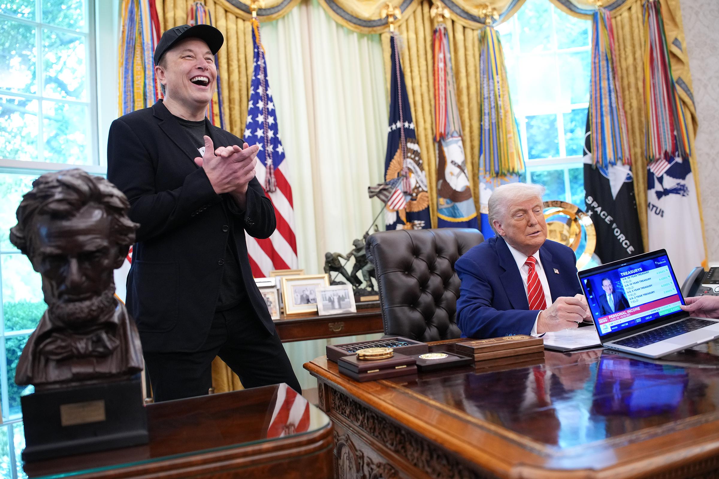 Nur wenige Tage zuvor hatte Musk, der in der US-Politik als kühner, kostensenkender Verbündeter von Präsident Trump Wellen schlug, am 28. Mai bekannt gegeben, dass er von seinen Aufgaben in der Regierung zurücktritt, um die Bundesausgaben zu senken.