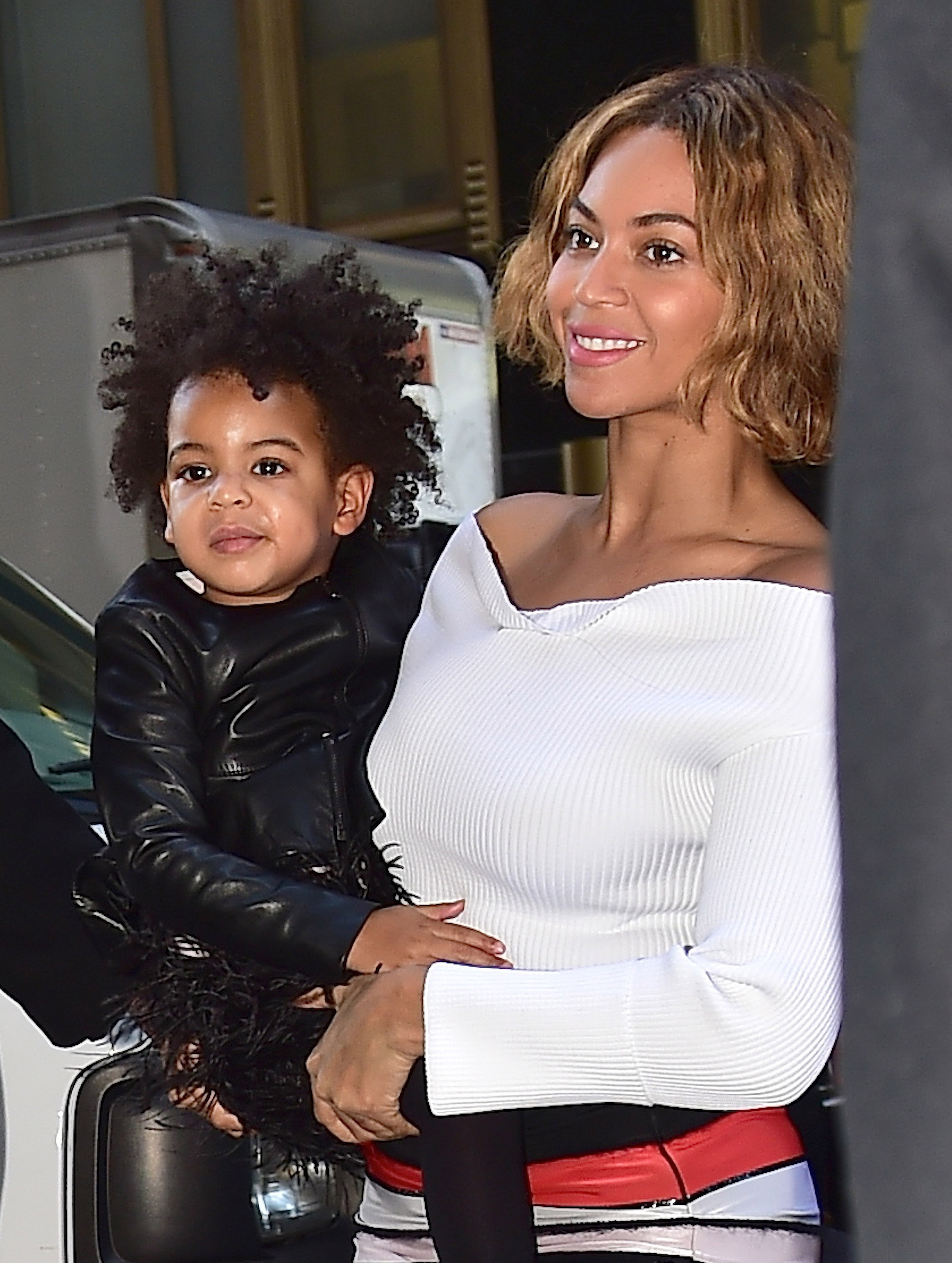 Beyonce Knowles und Blue Ivy Carter in Midtown am 4. November 2014 in New York City fotografiert. | Quelle: Getty Images