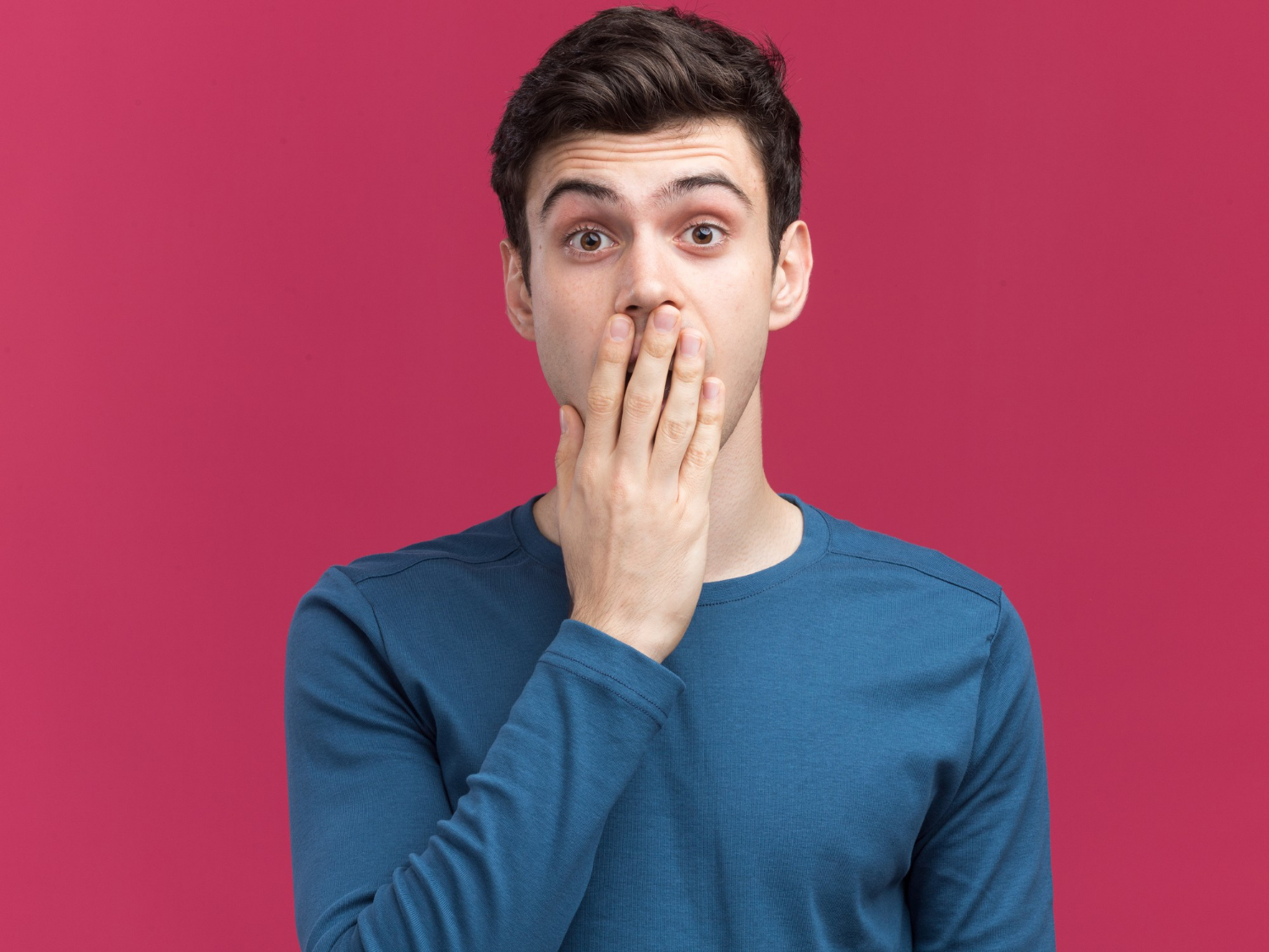 Ein aufgeschreckter Mann | Quelle: Freepik