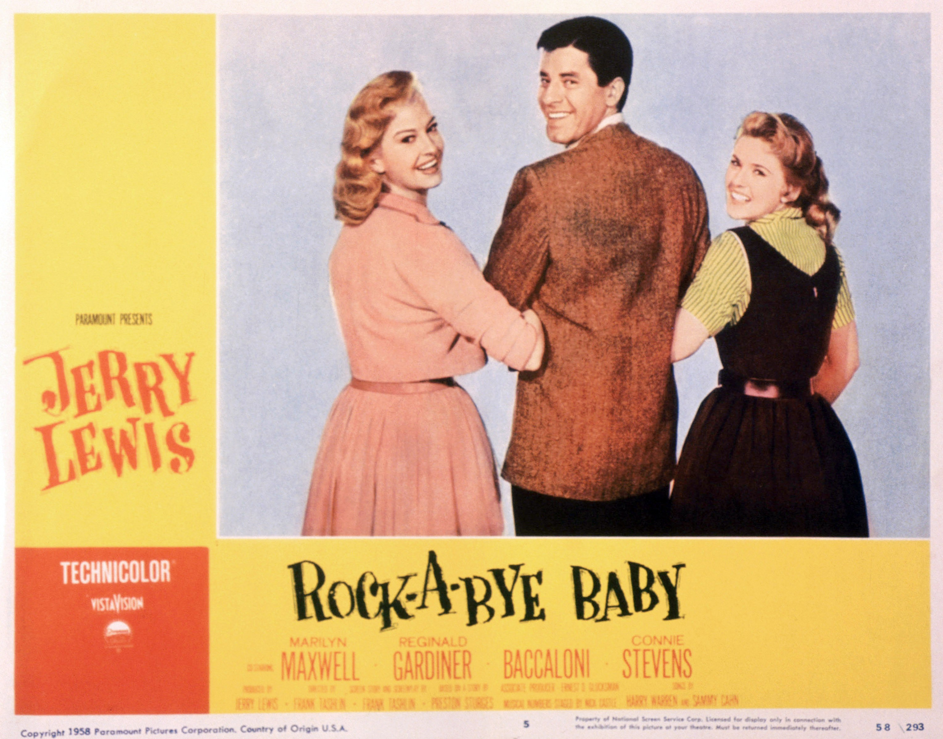 Marilyn Maxwell, Jerry Lewis und die Schauspielerin am Set von „Rock-a-Bye Baby“ im Jahr 1958 | Quelle: Getty Images