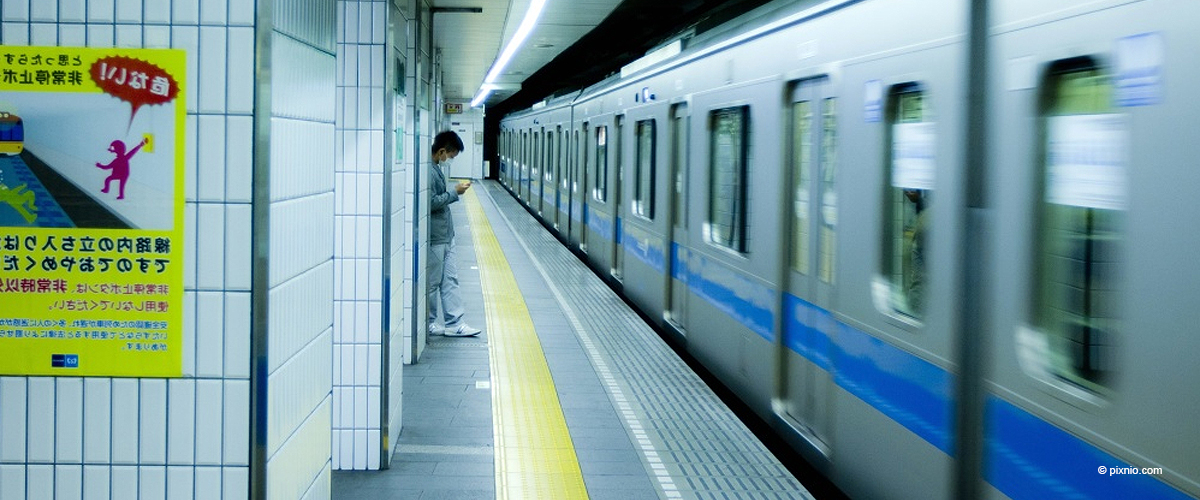 U-Bahn zieht 21-jährige angehende Schauspielerin auf die Schienen