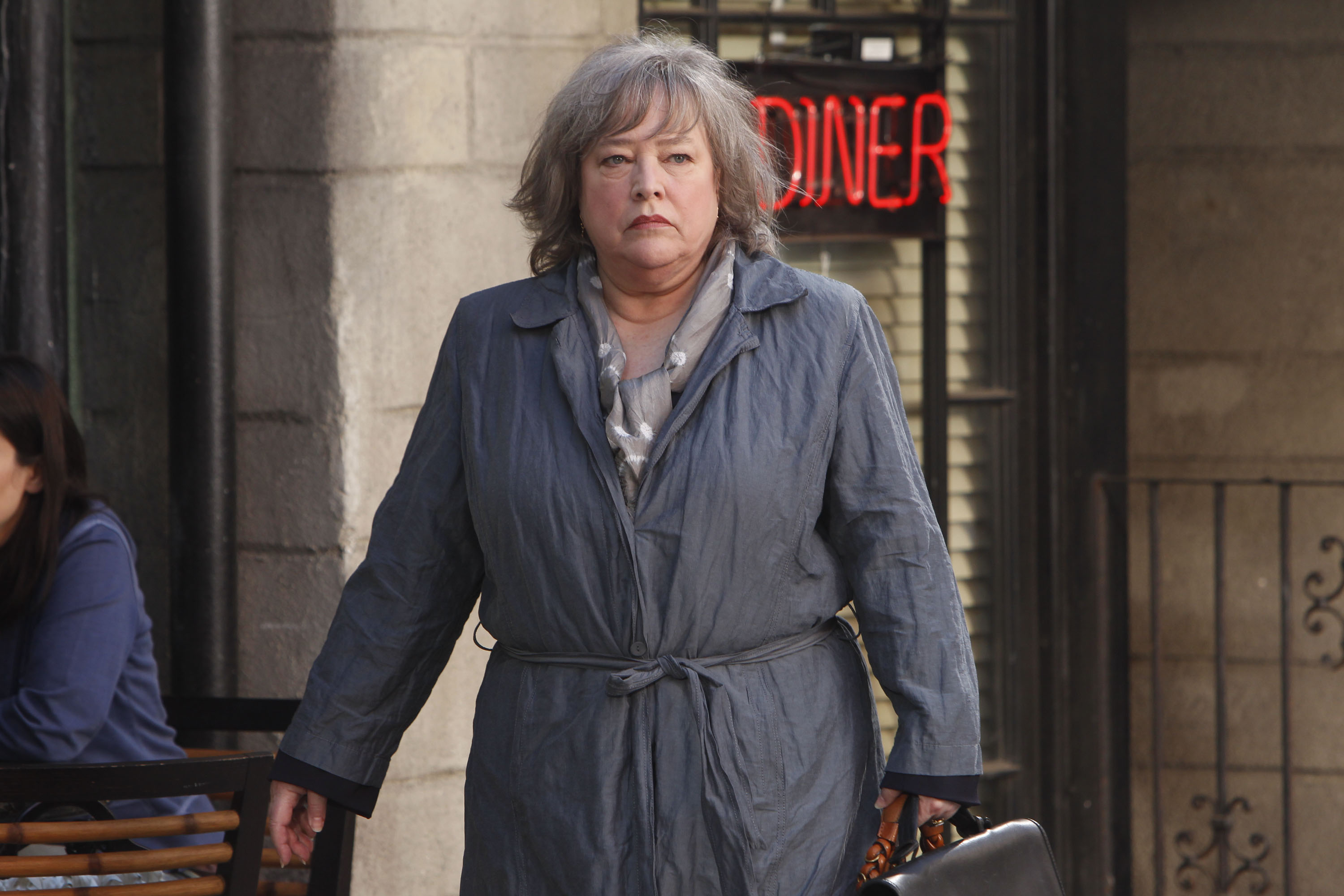 Kathy Bates als ihre Figur in einer Folge von "Harry's Law" im Jahr 2010. | Quelle: Getty Images