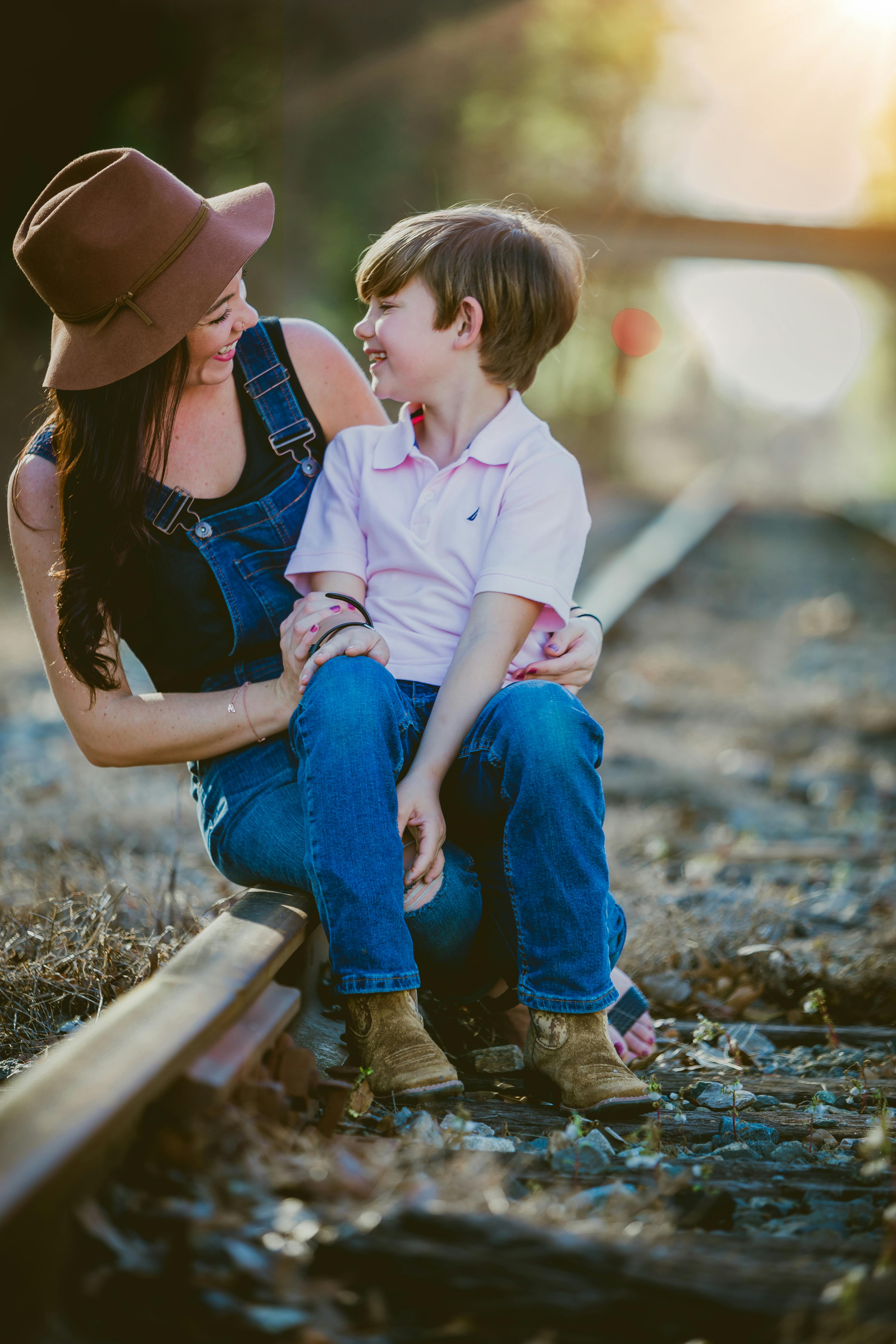 Eine Mutter und ihr Sohn | Quelle: Pexels