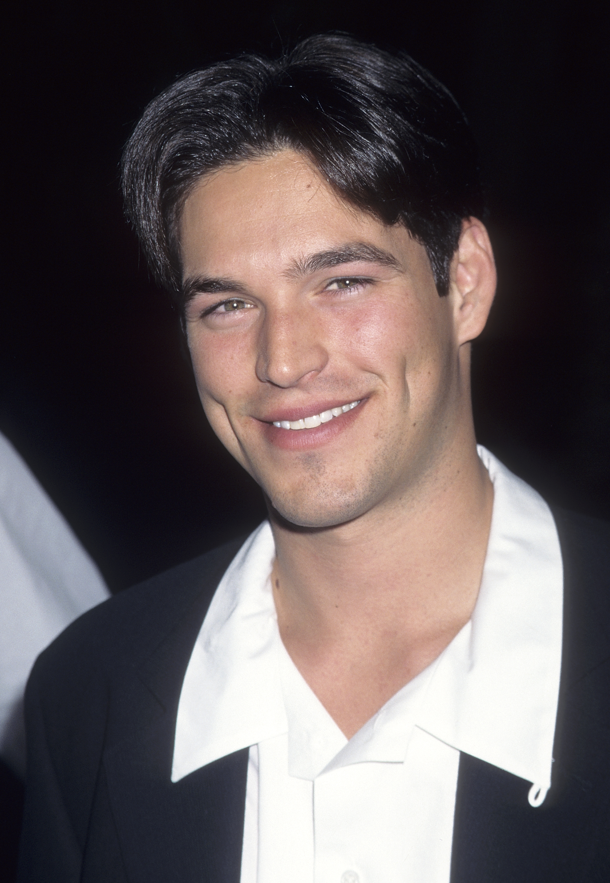 Der Hollywood-Held der 90er Jahre auf David Hasselhoffs Weihnachtsfeier für die Schauspieler von "Baywatch" und "Baywatch Nights" am 15. Dezember 1995 in Universal City, Kalifornien. | Quelle: Getty Images