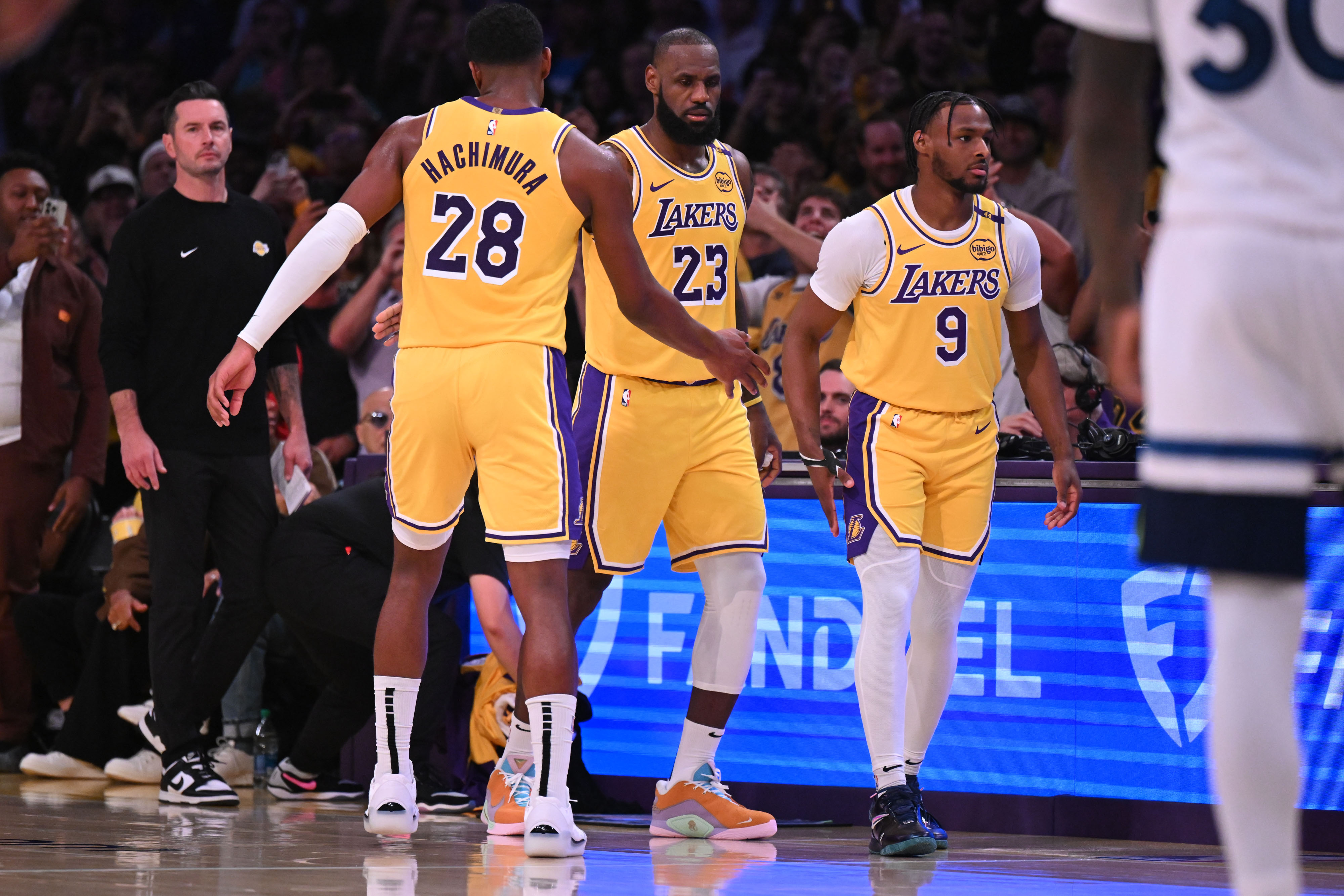 Lebron und Bronny James schrieben Geschichte, als sie am 22. Oktober 2024 als erstes Vater-Sohn-Duo gemeinsam in einem NBA-Spiel spielten: Getty Images