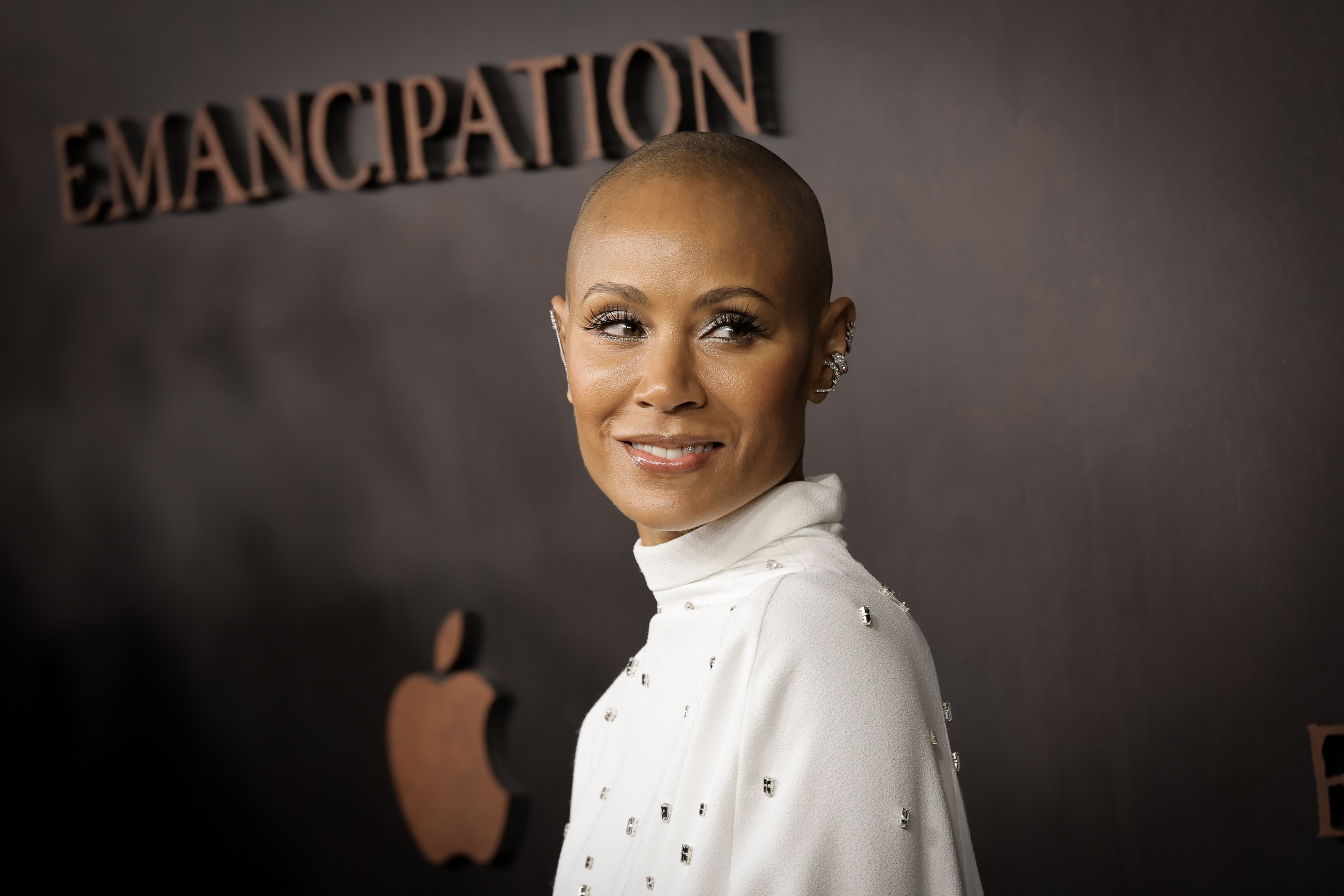 Jada Pinkett Smith besucht die Premiere von Apple Original Films' "Emancipation" im Regency Village Theatre am 30. November 2022 in Los Angeles, Kalifornien. | Quelle: Getty Images