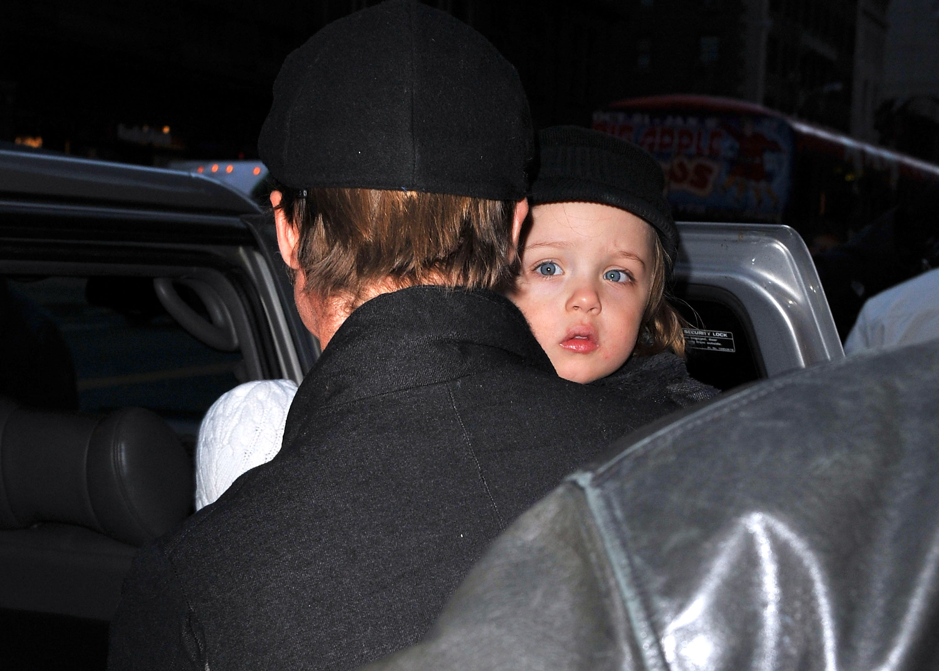 Brad Pitt und Knox Jolie-Pitt wurden am 4. Dezember 2010 in New York City gesichtet. | Quelle: Getty Images