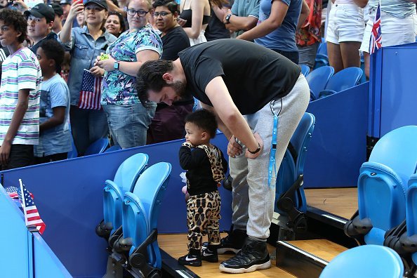 Alexis Ohanian und Tochter Olympia, 2019 Hopman Cup | Quelle: Getty Images