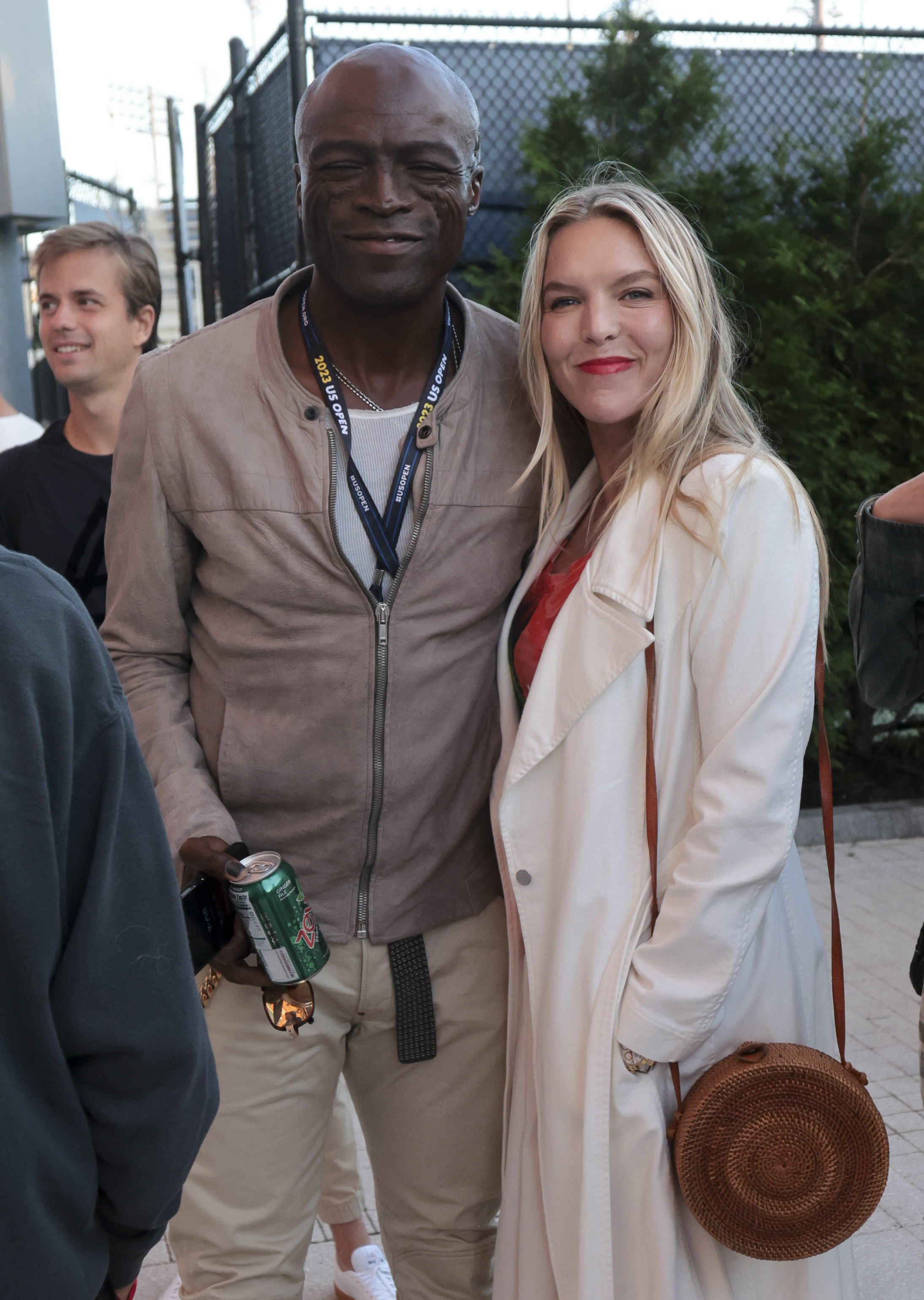 Seal und Laura Strayer bei den US Open 2023 im Arthur Ashe Stadium im USTA Billie Jean King National Tennis Center am 1. September 2023 in New York City | Quelle: Getty Images