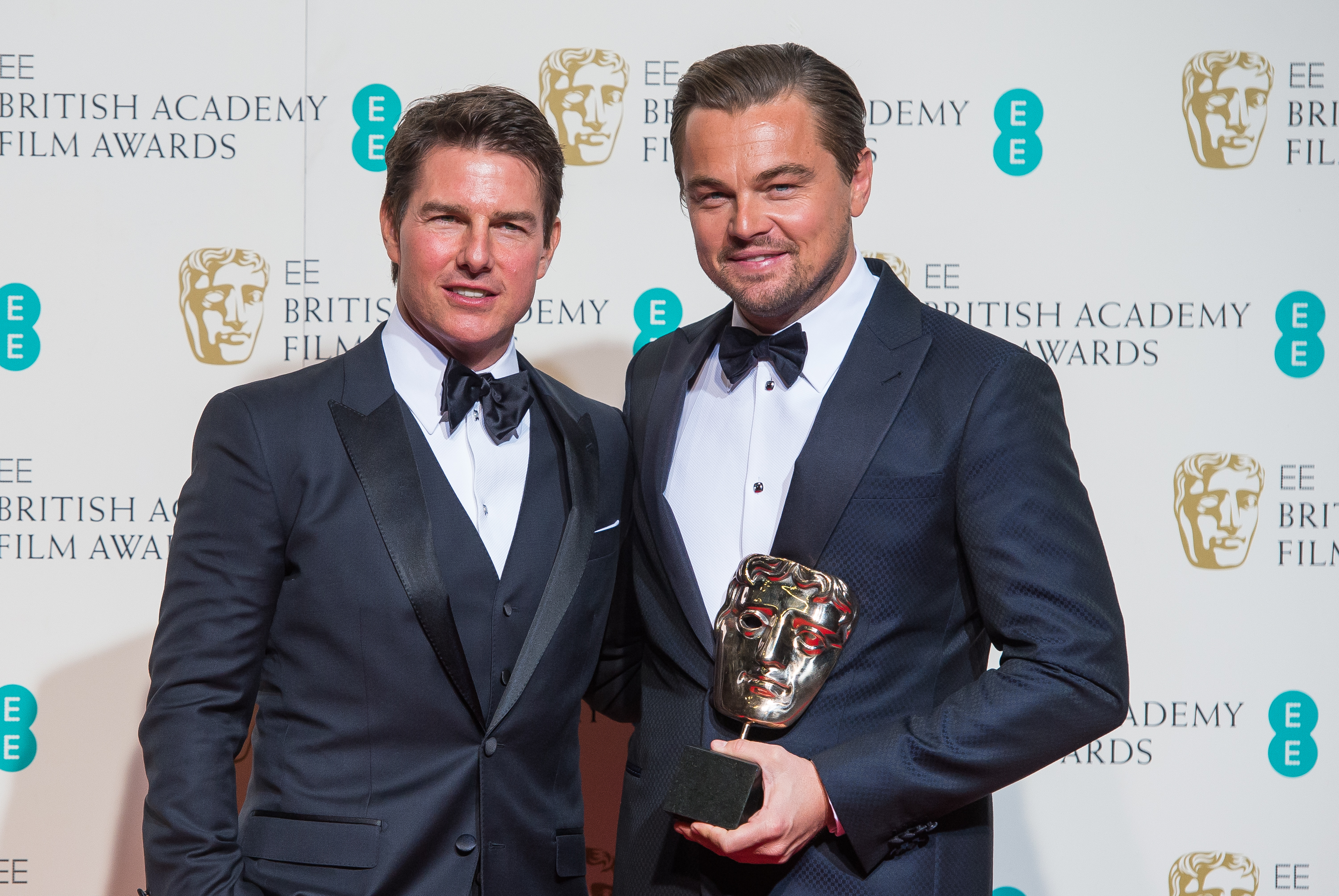 Tom Cruise und Leonardo DiCaprio bei den EE British Academy Film Awards in London, England am 14. Februar 2016. | Quelle: Getty Images