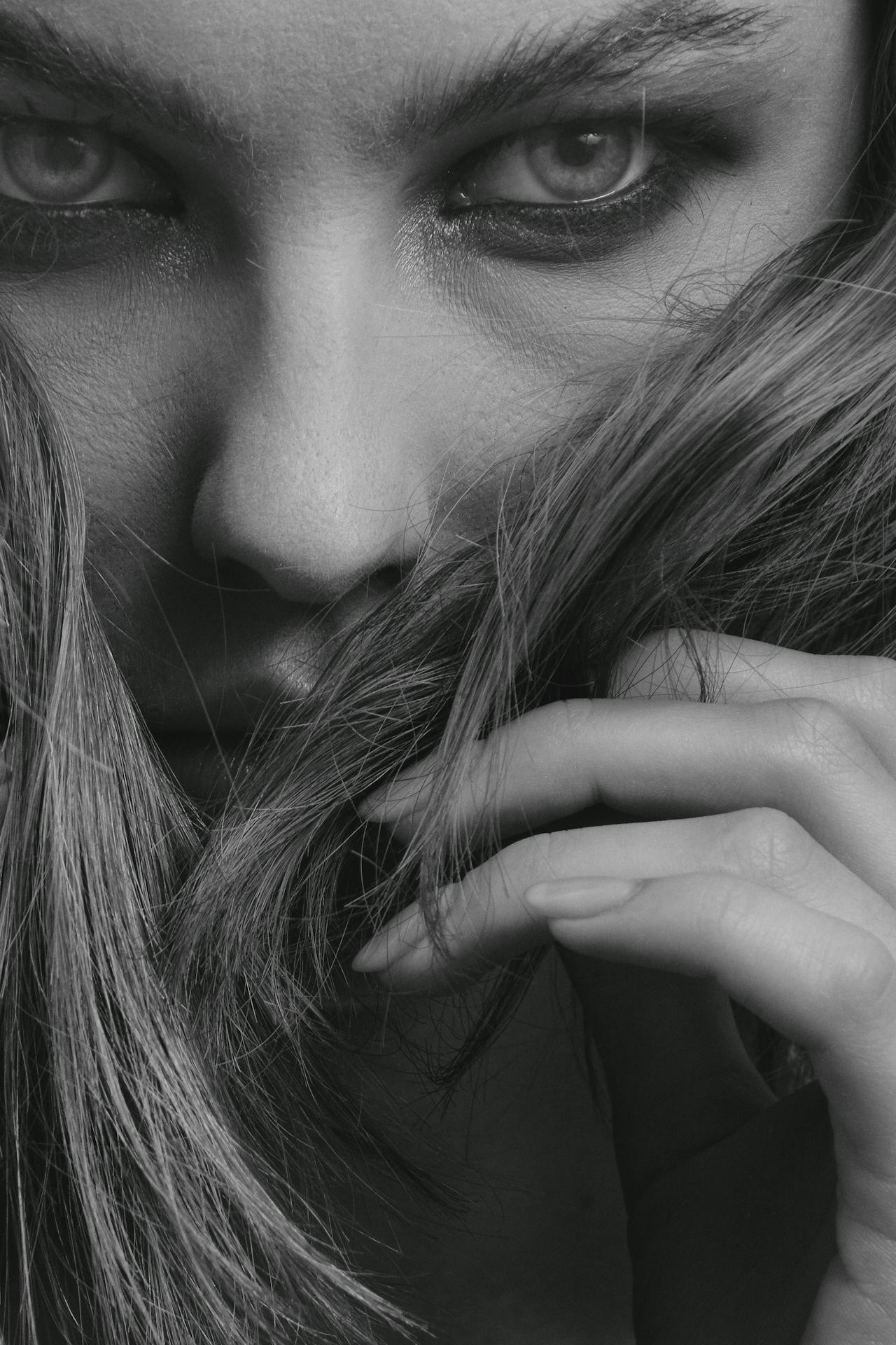 Eine Frau, die grimmig starrt | Quelle: Pexels