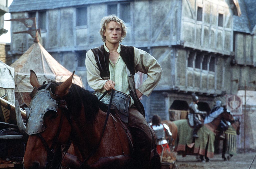 Heath Ledger spielt die Rolle des William Thatcher in "A Knight's Tale" im Jahr 2001 | Quelle: Getty Images