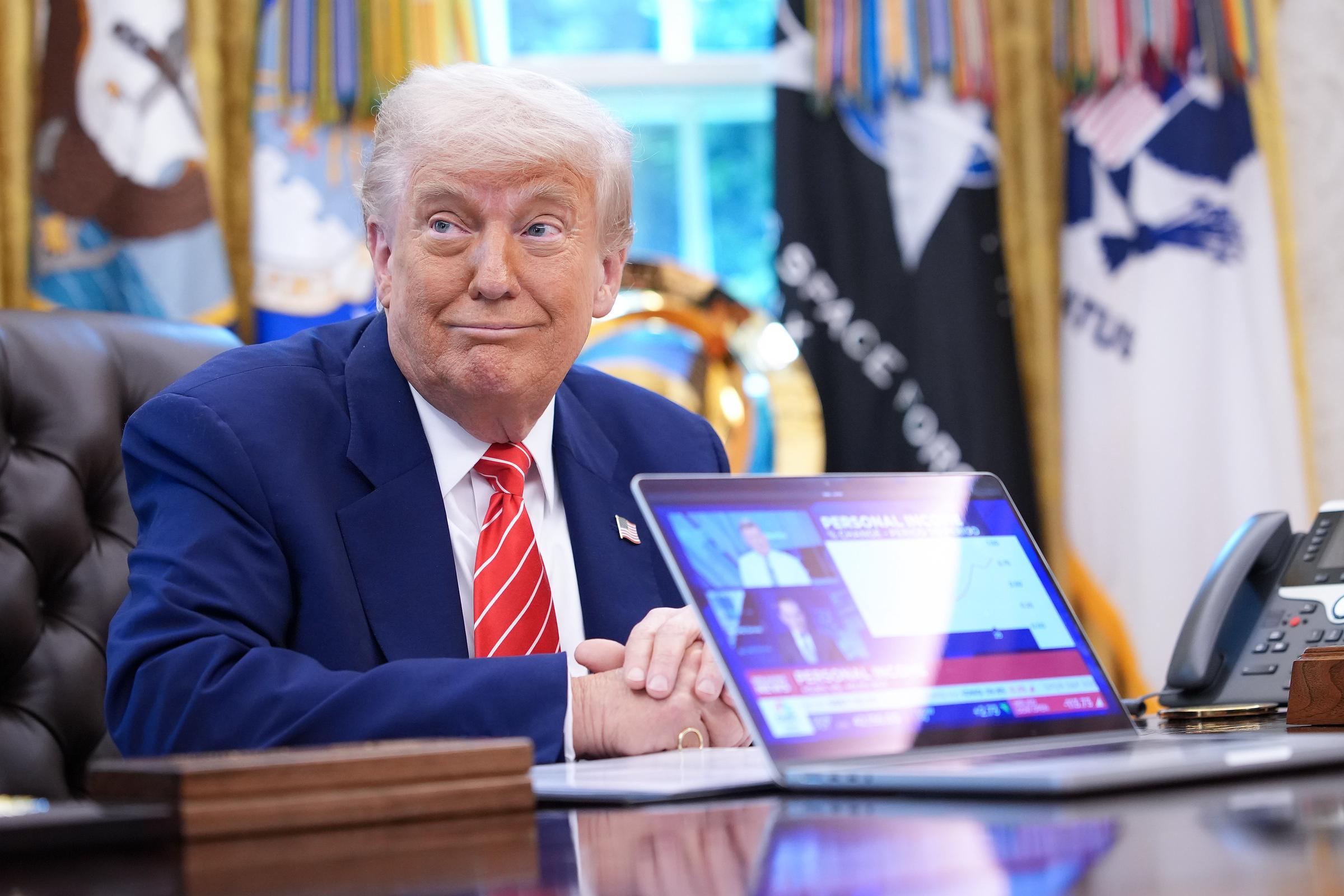 Trump schien von der Geschichte überrascht und reagierte amüsiert.