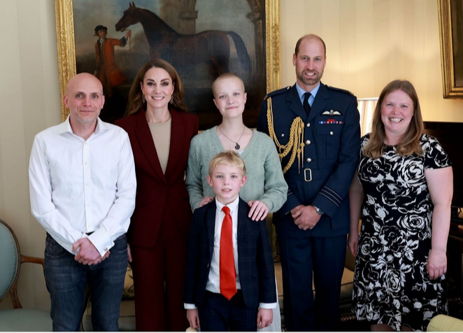 Prinzessin Catherine Middleton, Prinz William, Liz Hatton und ihre Familienmitglieder, aus einem Instagram-Post vom 2. Oktober 2024 | Quelle: Instagram/princeandprincessofwales/