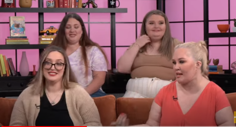 Mama June und ihre Töchter | Quelle: YouTube/@pagesix