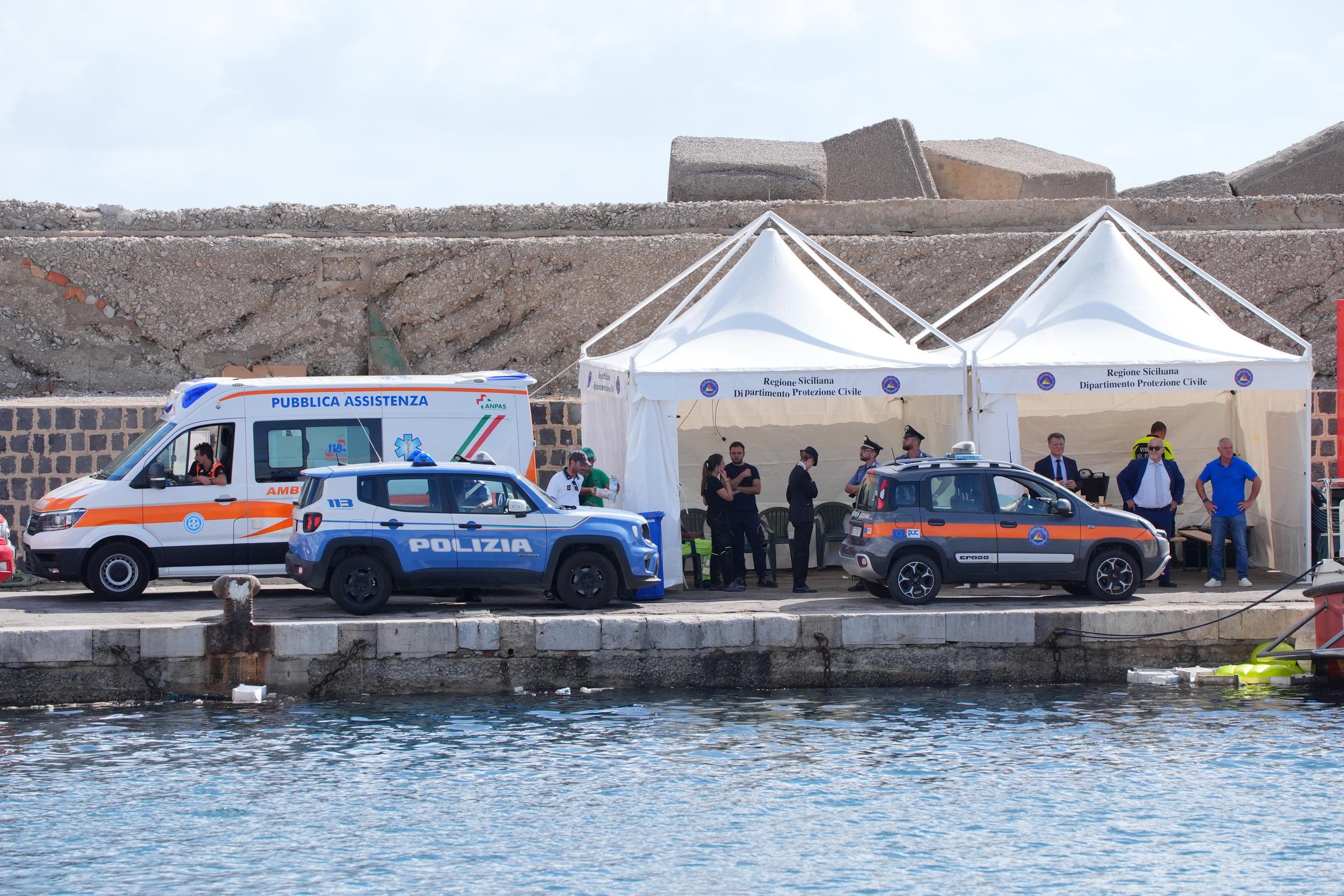 Italienische Rettungskräfte bereiten sich auf die Suche nach Mike und Hannah Lynch und anderen Vermissten vor, nachdem die Yacht Bayesian am 19. August 2024 in einem Sturm vor Palermo gesunken ist | Quelle: Getty Images