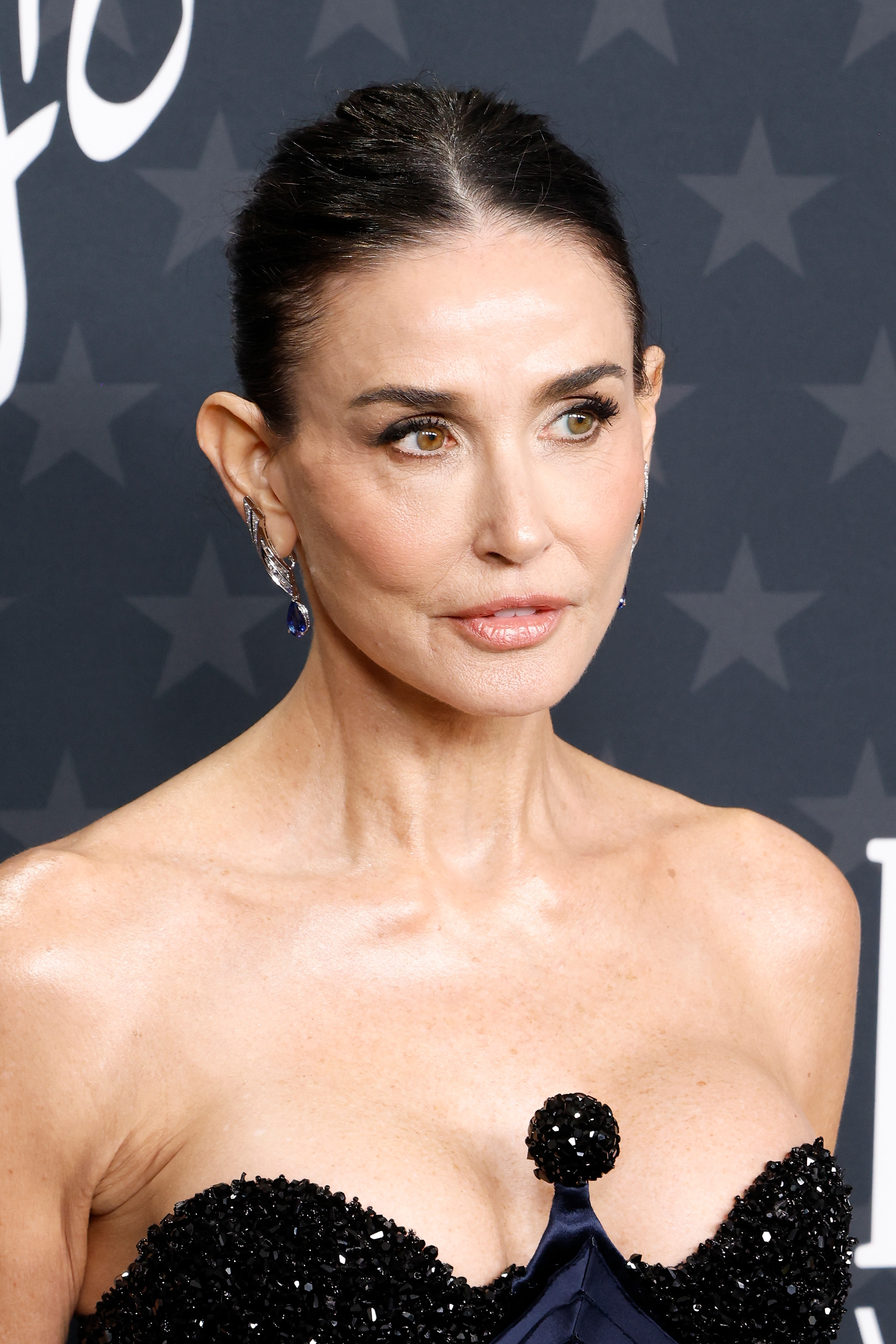 Demi Moore besucht die 2025 Critics Choice Awards im Barker Hangar am 07. Februar 2025 in Santa Monica, Kalifornien. | Quelle: Getty Images