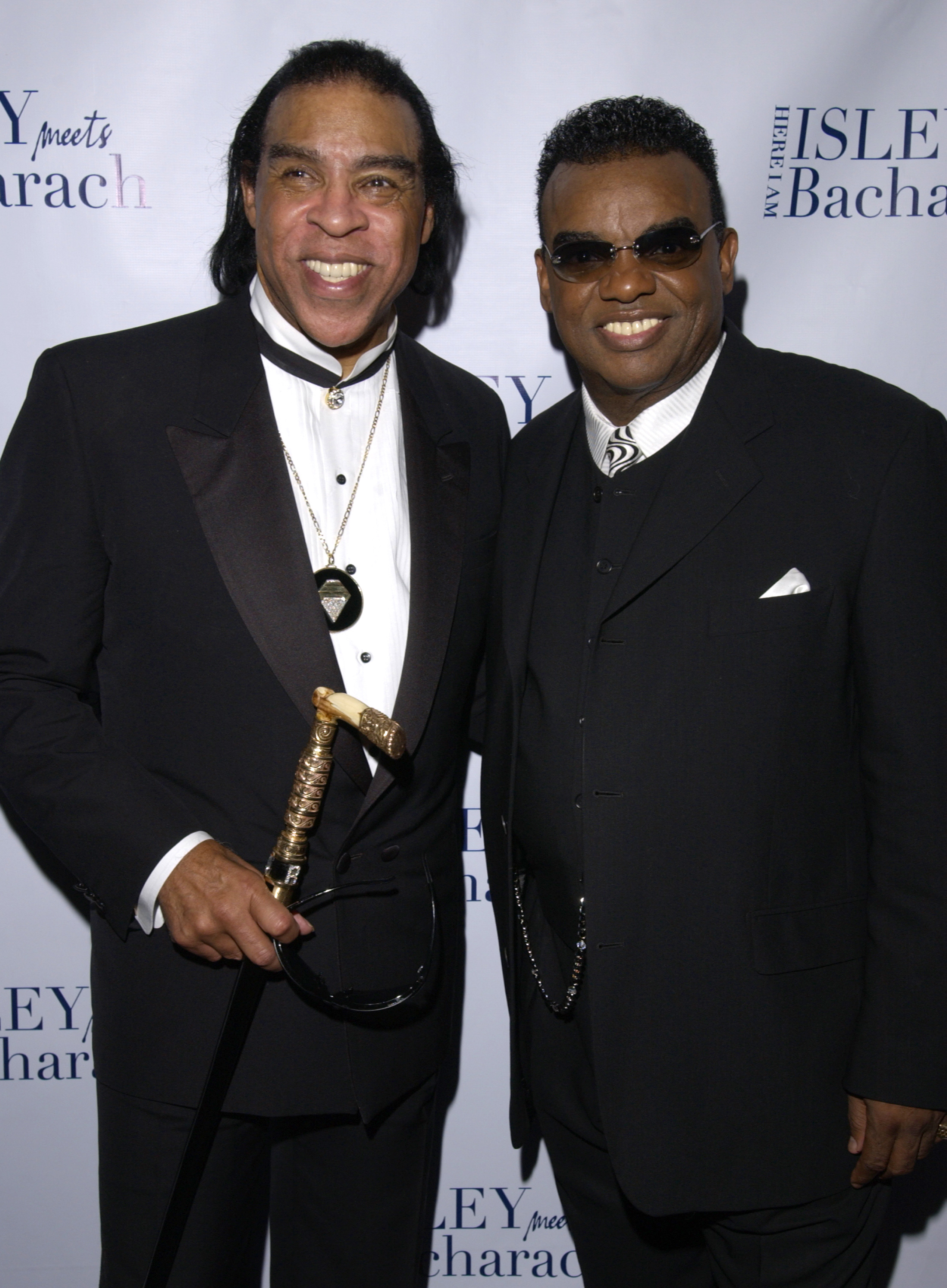 Rudolph und Ronald Isley auf der "Isley Meets Bacharach" Record Release Party in New York City im Jahr 2003 | Quelle: Getty Images