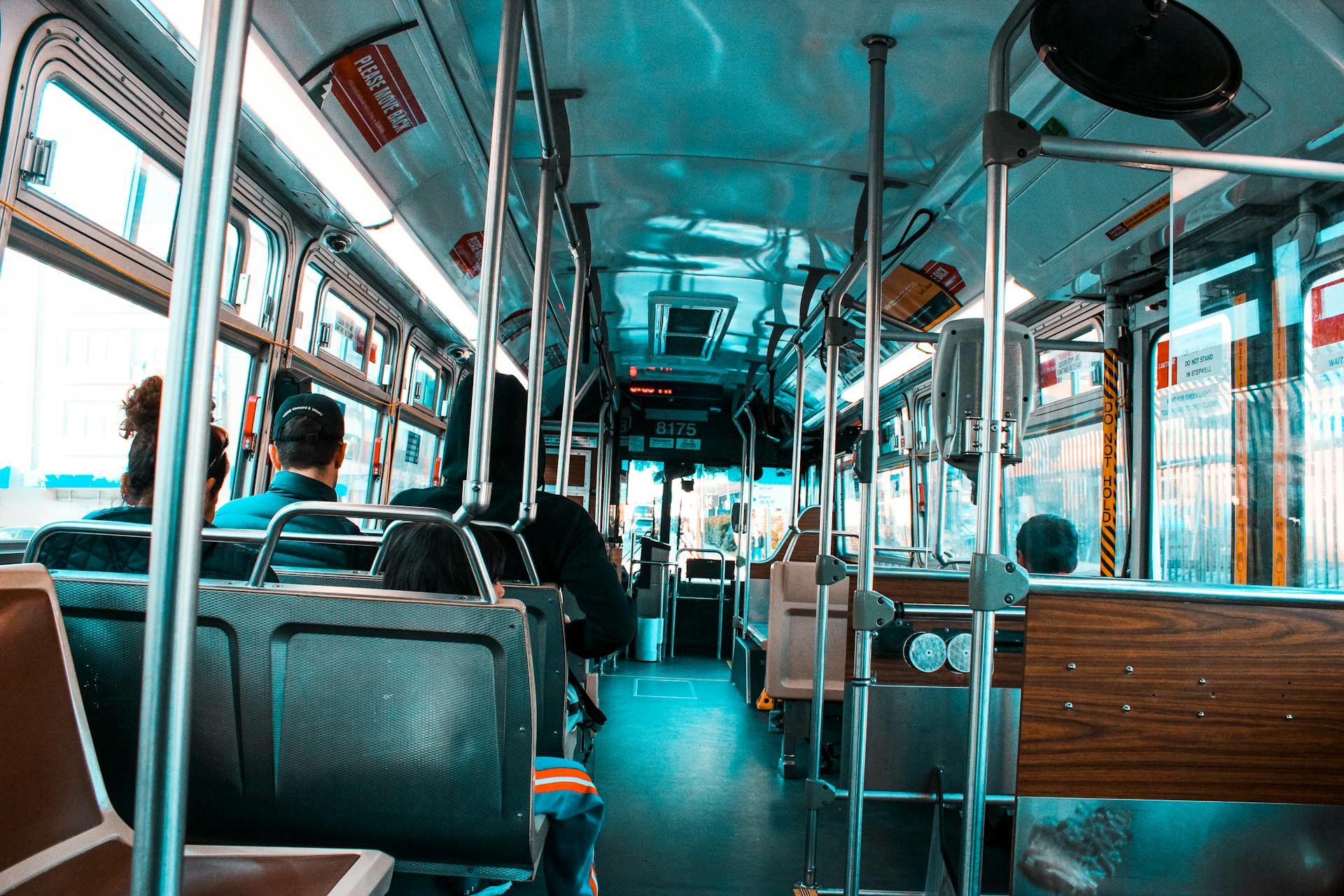 Das Innere eines Linienbusses | Quelle: Pexels