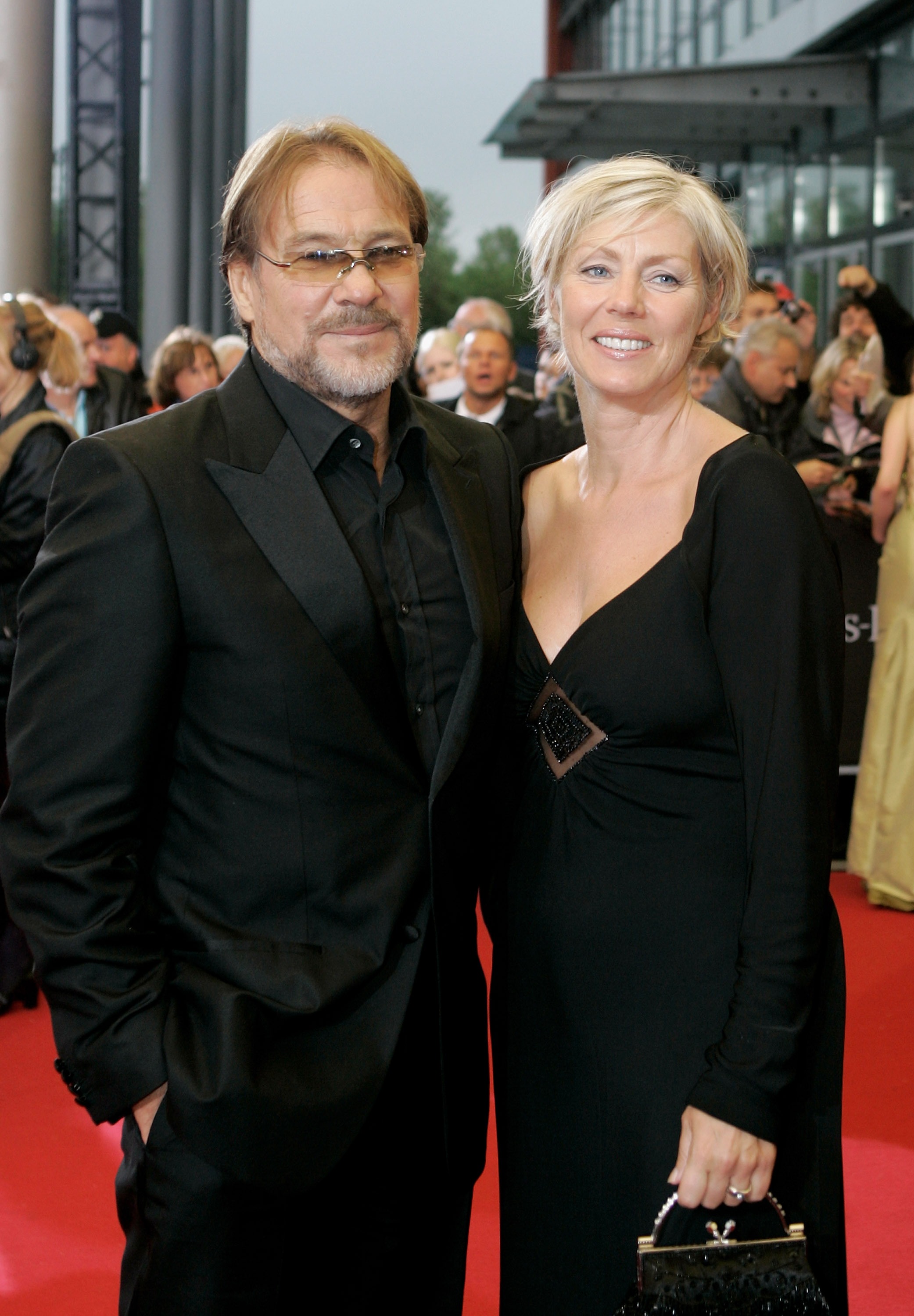 Götz George und seine Frau Marika Ullrich auf dem roten Teppich | Quelle: Getty Images