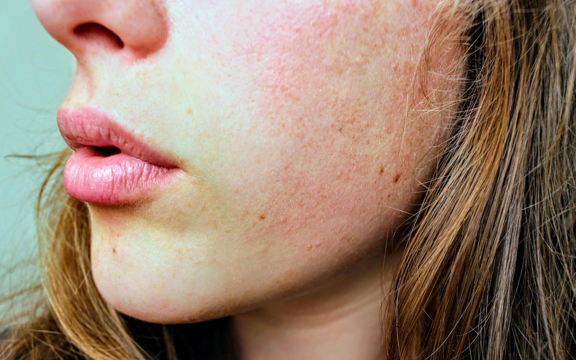 Nahaufnahme des unteren Teils des Gesichts einer Frau | Quelle: Pexels