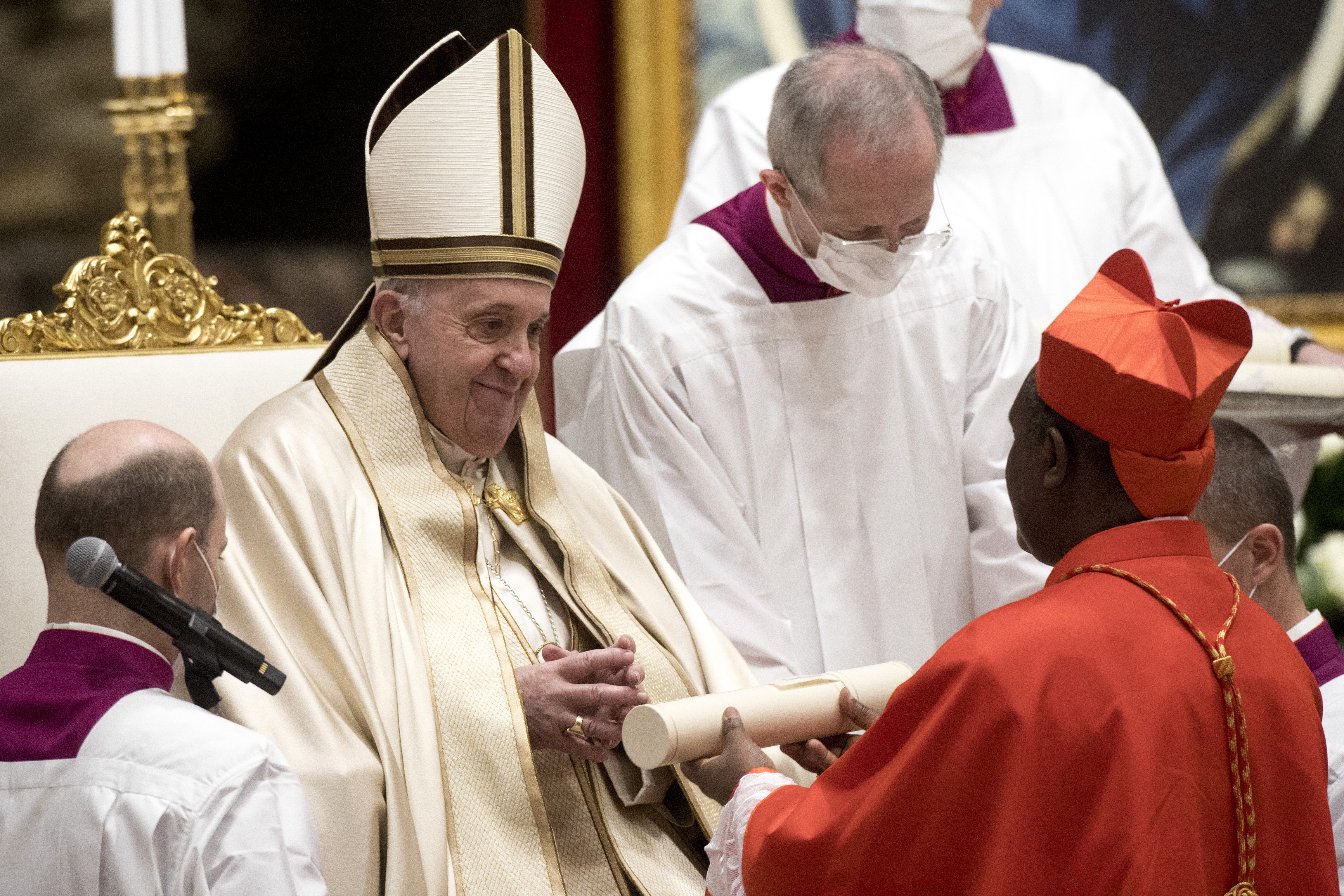 Papst Franziskus ernennt Erzbischof Antoine Kambanda aus Kigali, Ruanda, zum Kardinal während eines Konsistoriums im Petersdom am 28. November 2020 in der Vatikanstadt. | Quelle: Getty Images