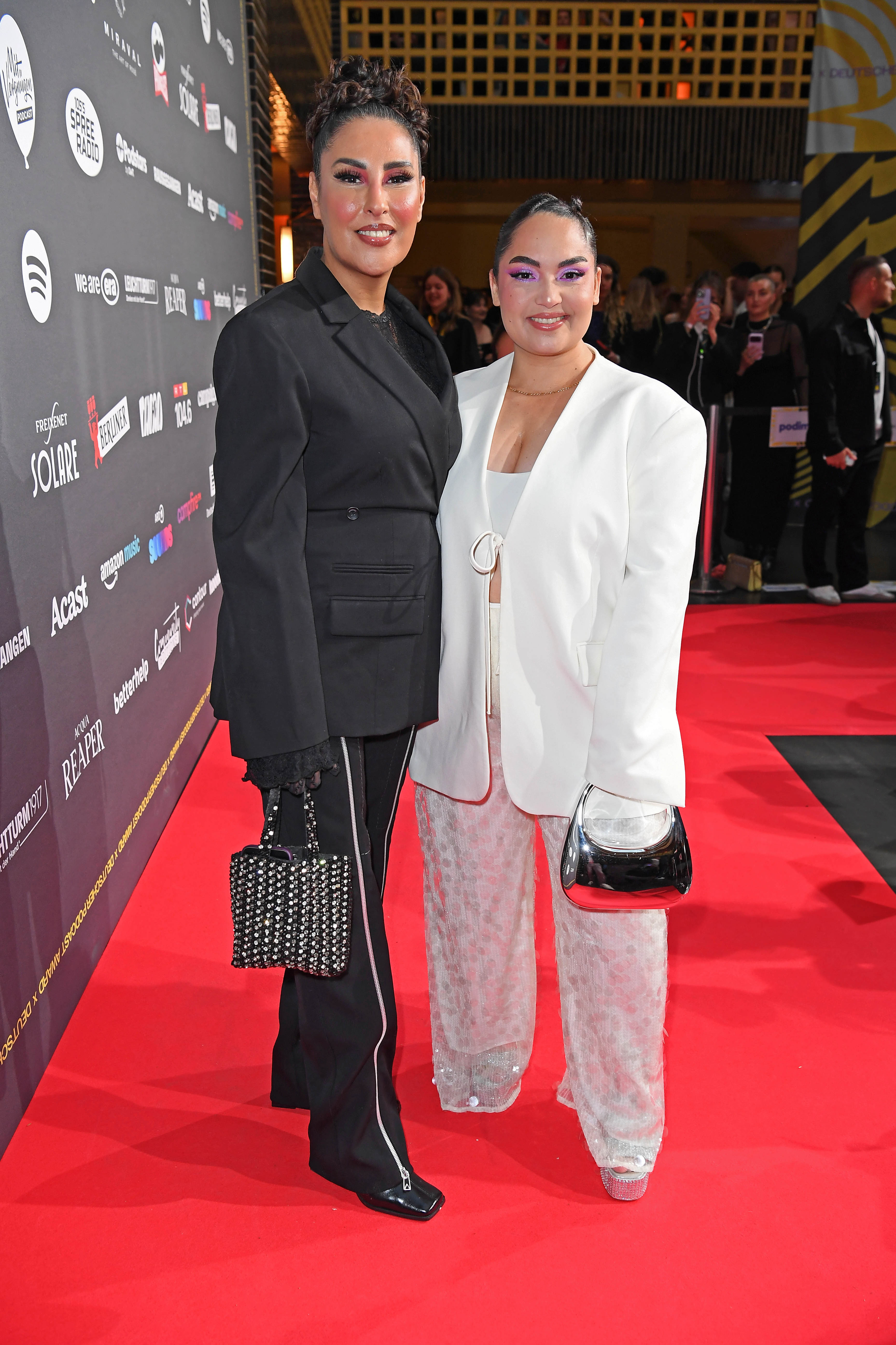 Senna Gammour und Bahar Kizil nehmen am 13. Mai 2026 im Haus des Rundfunks in Berlin am „Deutschen Podcast-Award 2026“ teil | Quelle: Getty Images