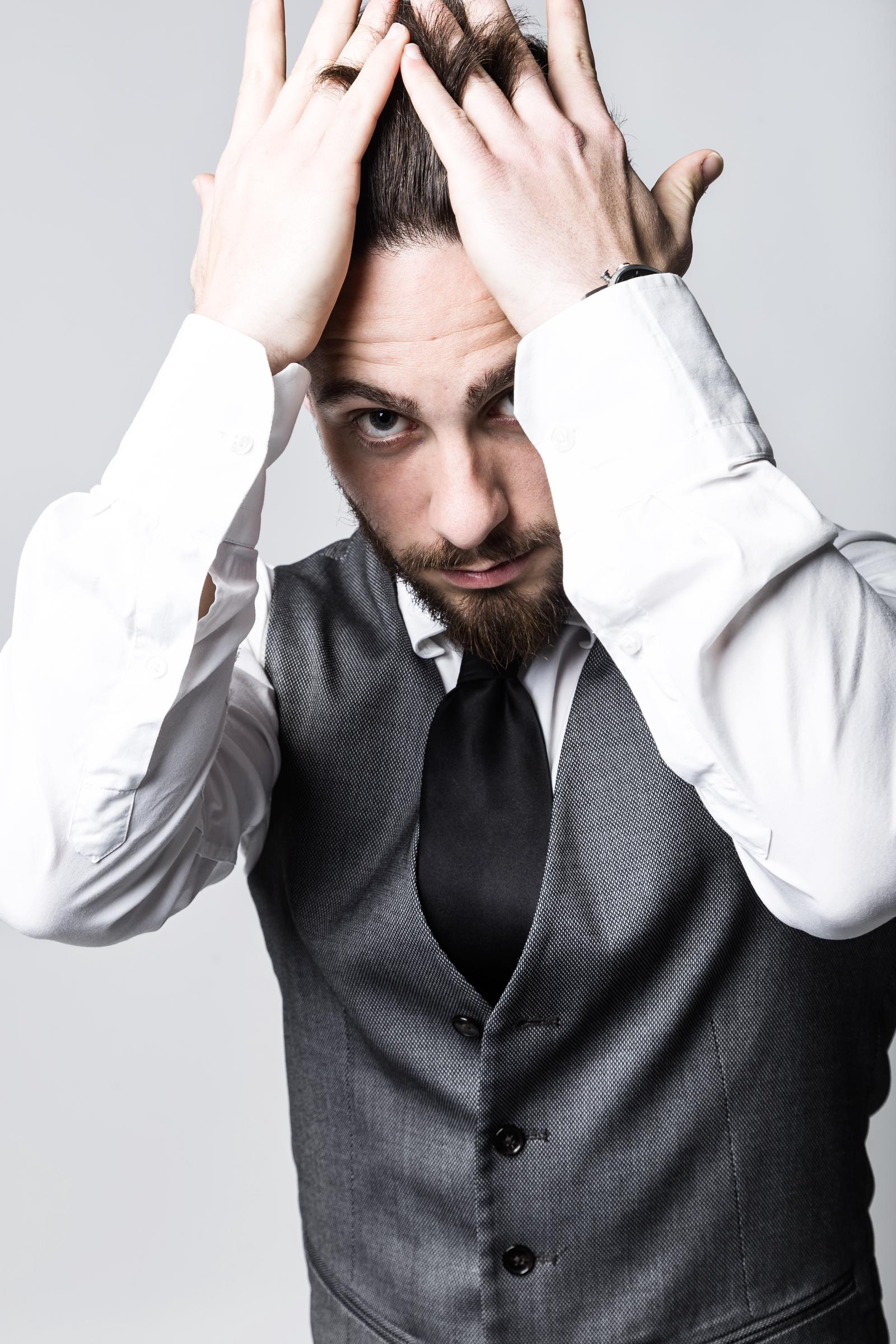 Ein besorgter Mann | Quelle: Freepik