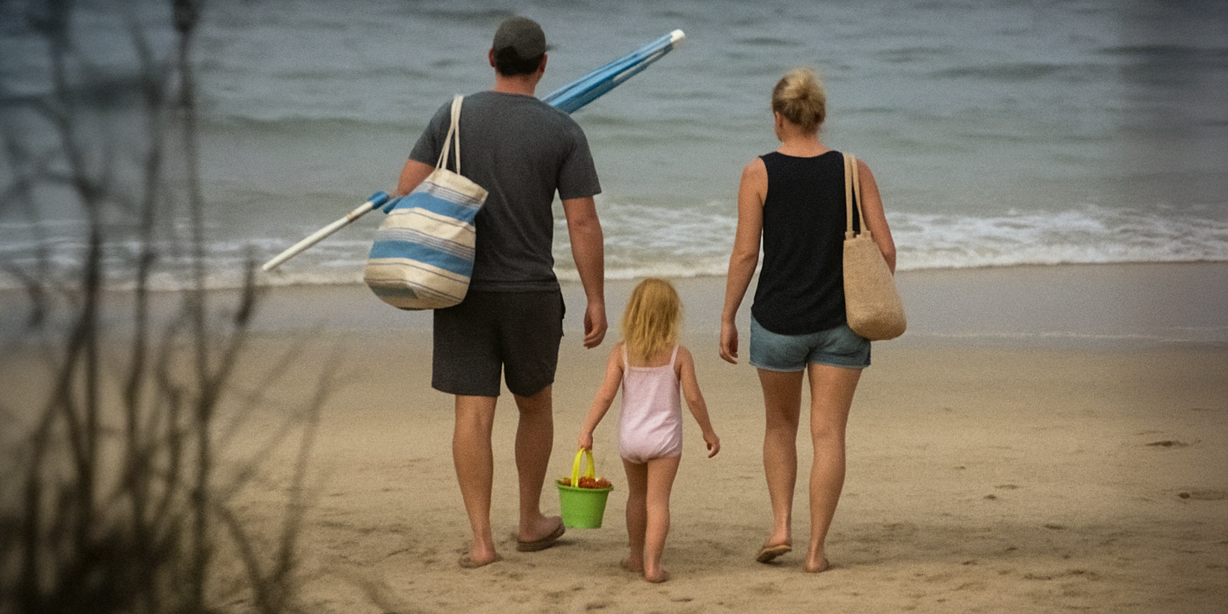 Familie am Strand. | Quelle: Sora