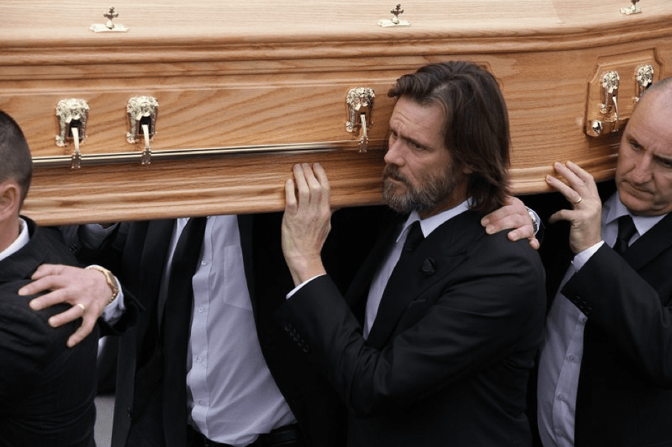 Jim Carrey bei Cathriona Whites Beerdigung am 10. Oktober 2015 in Cappawhite, Irland. | Quelle: Getty Images