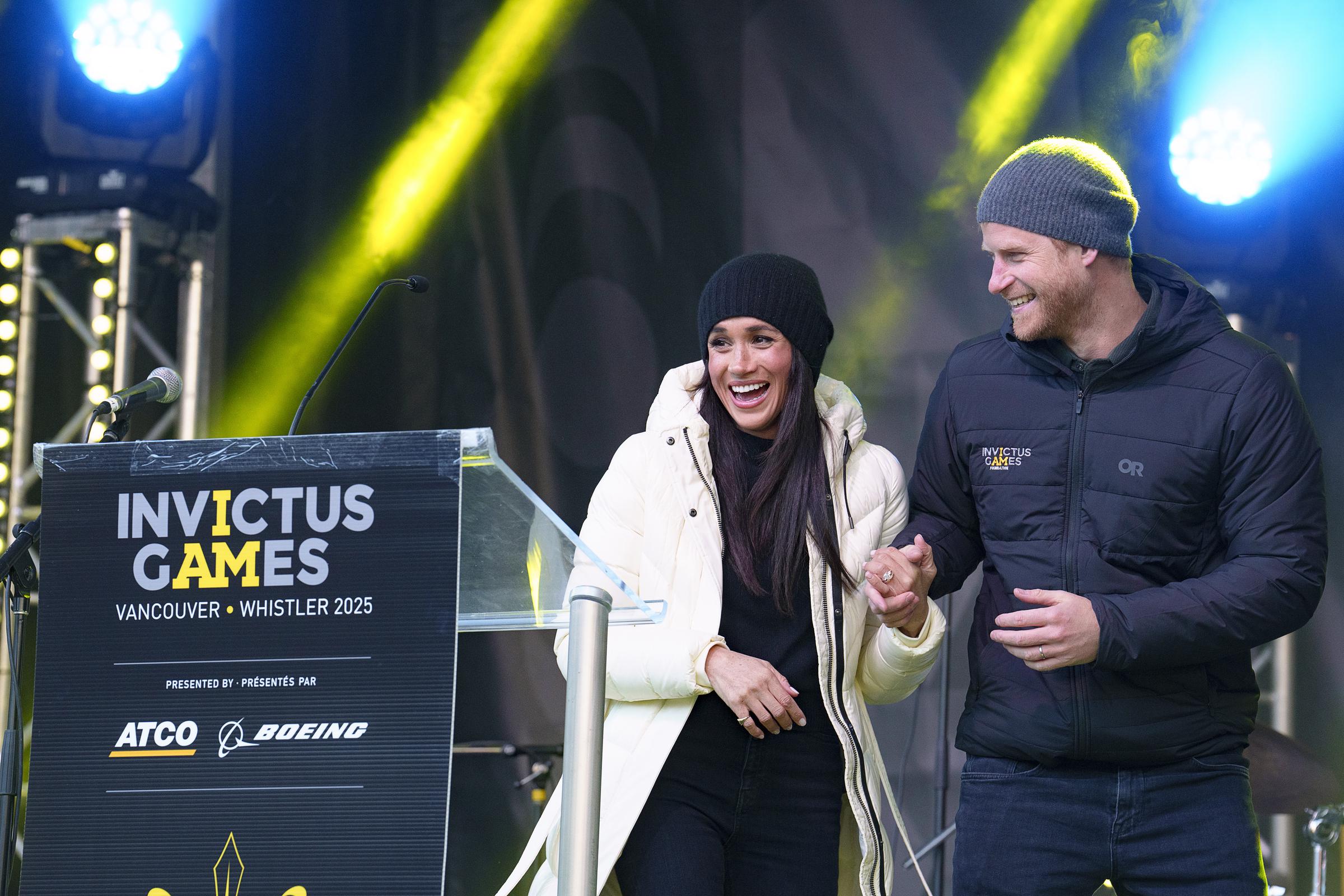 Prinz Harry und Meghan Markle nach seiner Rede auf dem Willkommensempfang der Invictus Games in Whistler, Kanada, am 10. Februar 2025 | Quelle: Getty Images