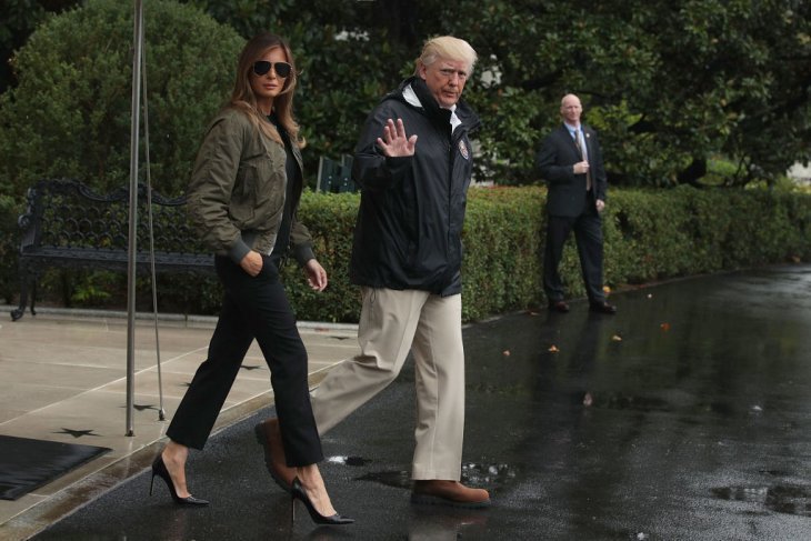 Melania und Donald Trump, auf dem Weg nach Texas wegen Hurrikan Harvey, 2017 | Quelle: Getty Images