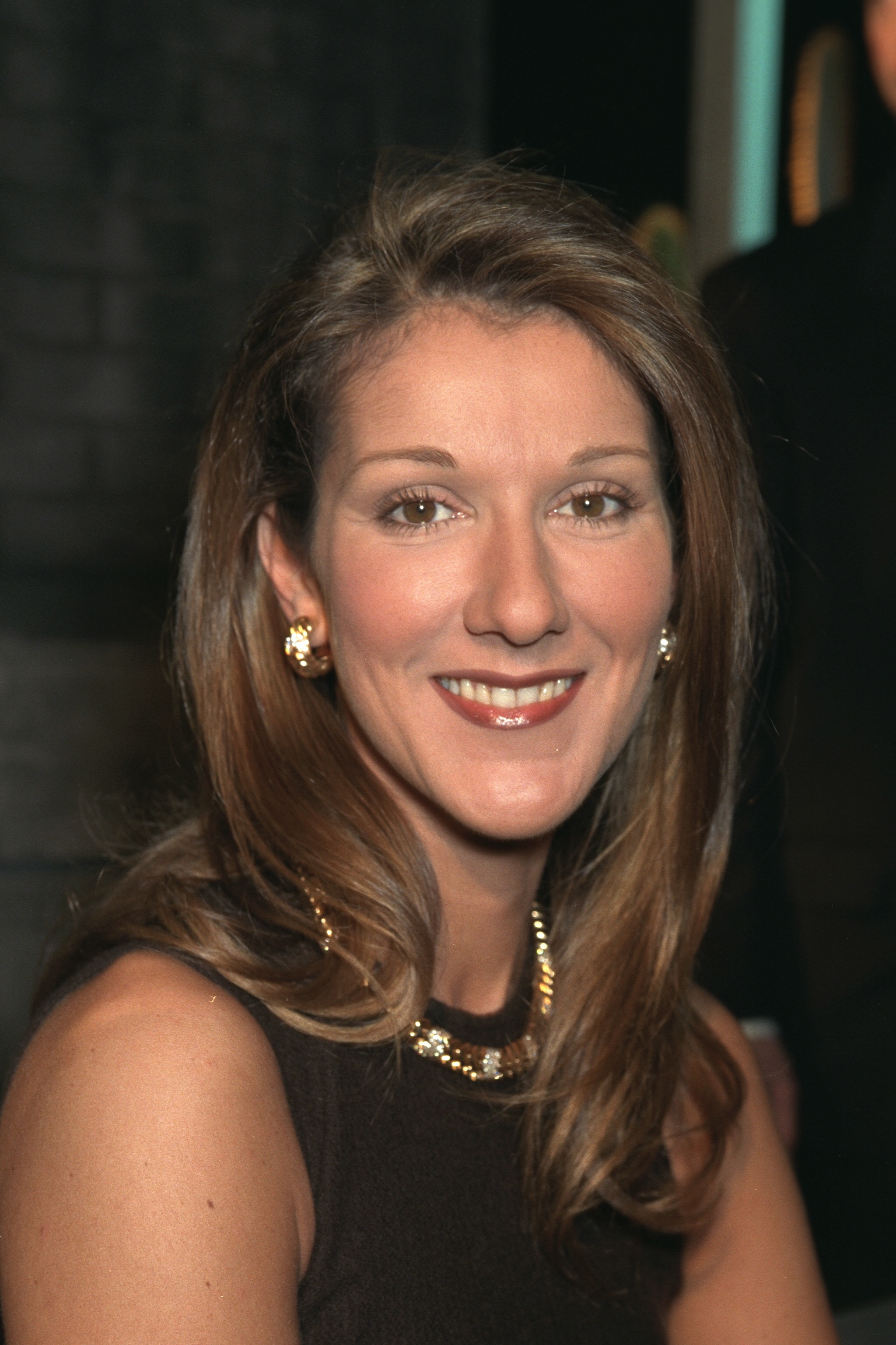 Céline Dion bei der Prêt à Porter Fashion Show im Jahr 1999. | Quelle: Getty Images